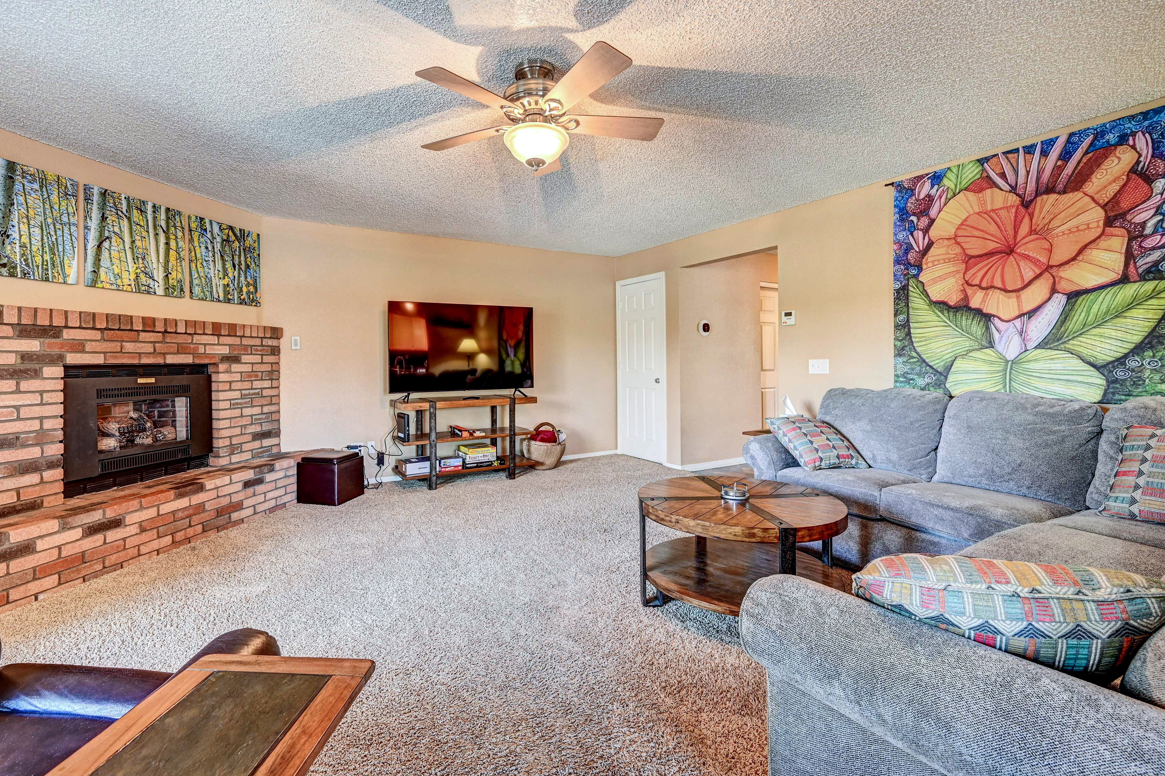 Living Room | Fireplace | Flat-Screen TV | Ceiling Fan