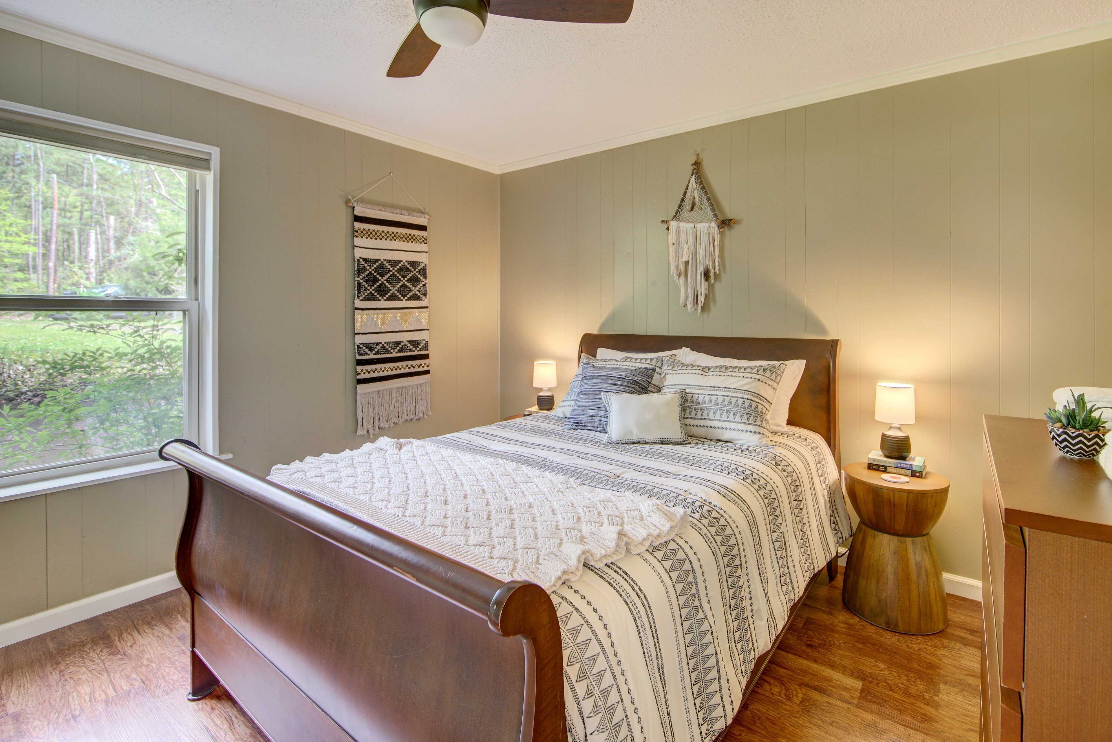 Bedroom 3 | Queen Bed