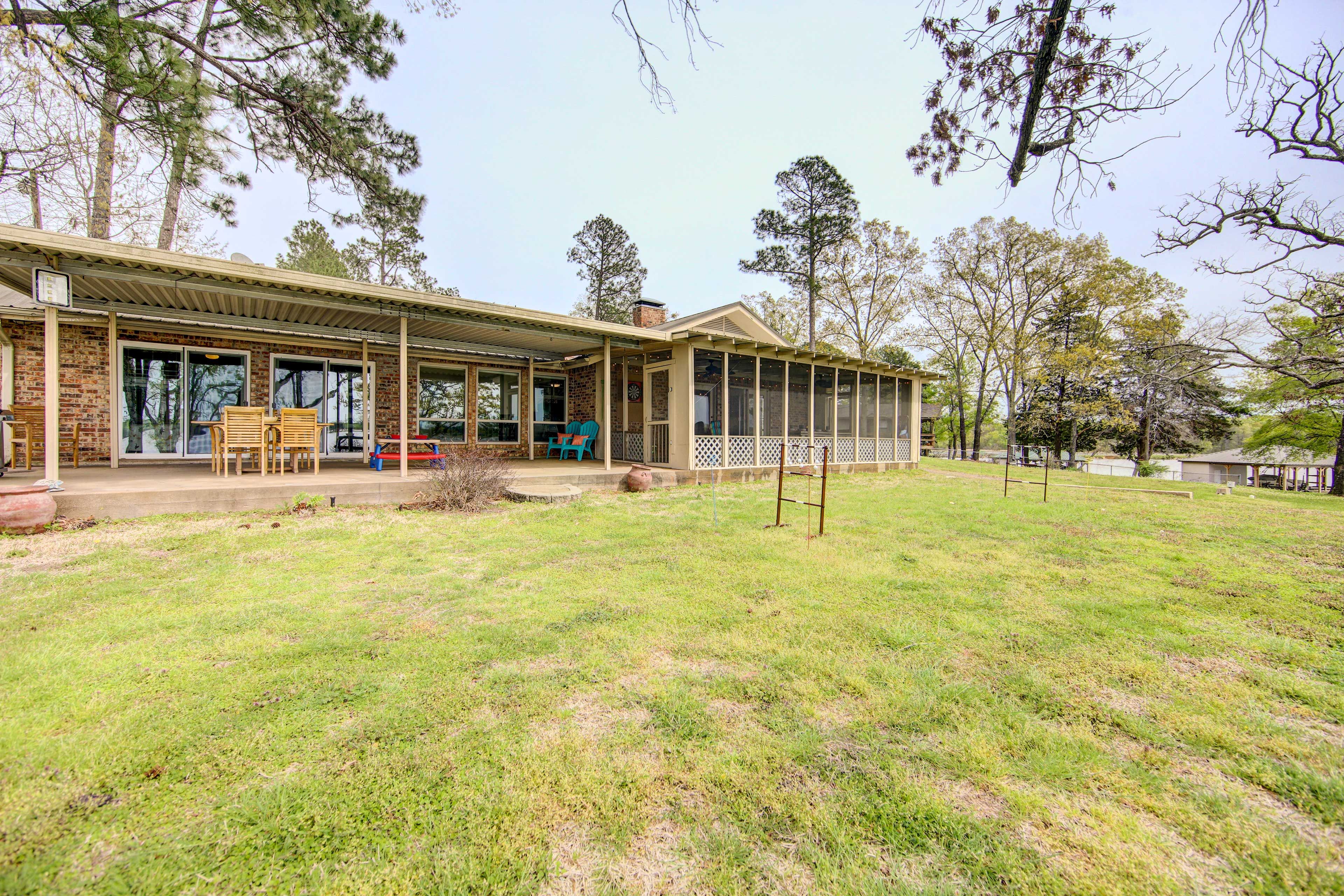 Mineola Vacation Rental | 4BR | 2BA | 1,884 Sq Ft | 1 Step