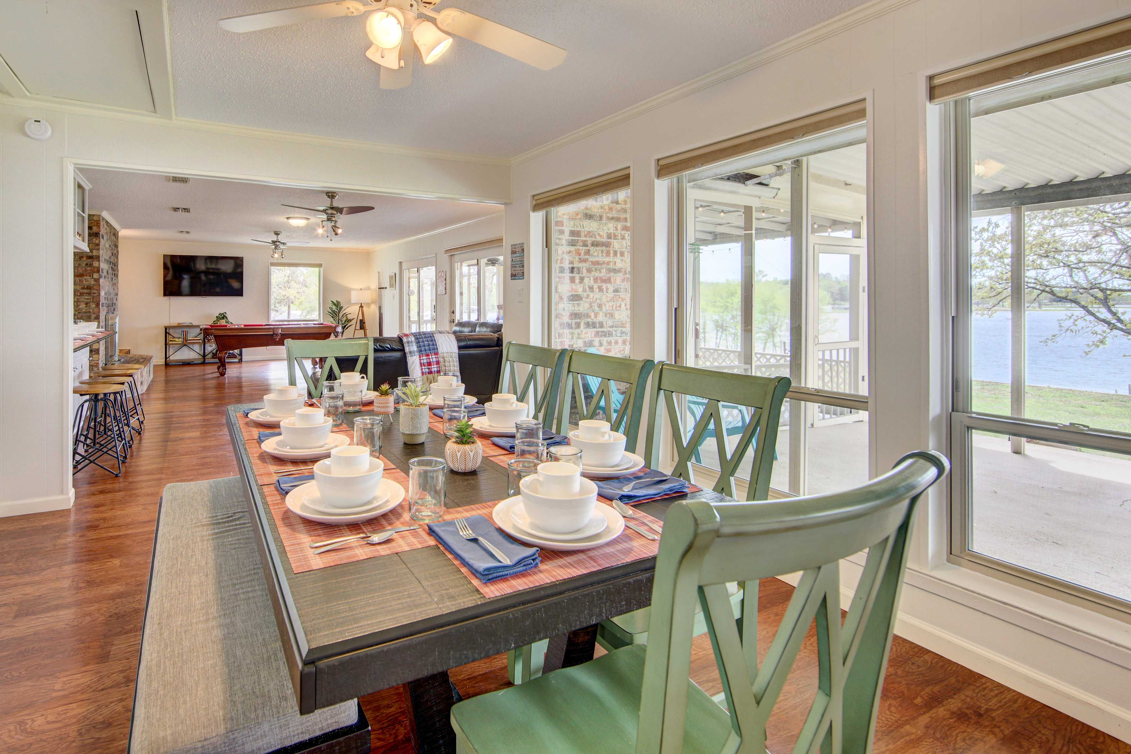 Dining Room | Dishware/Flatware Provided