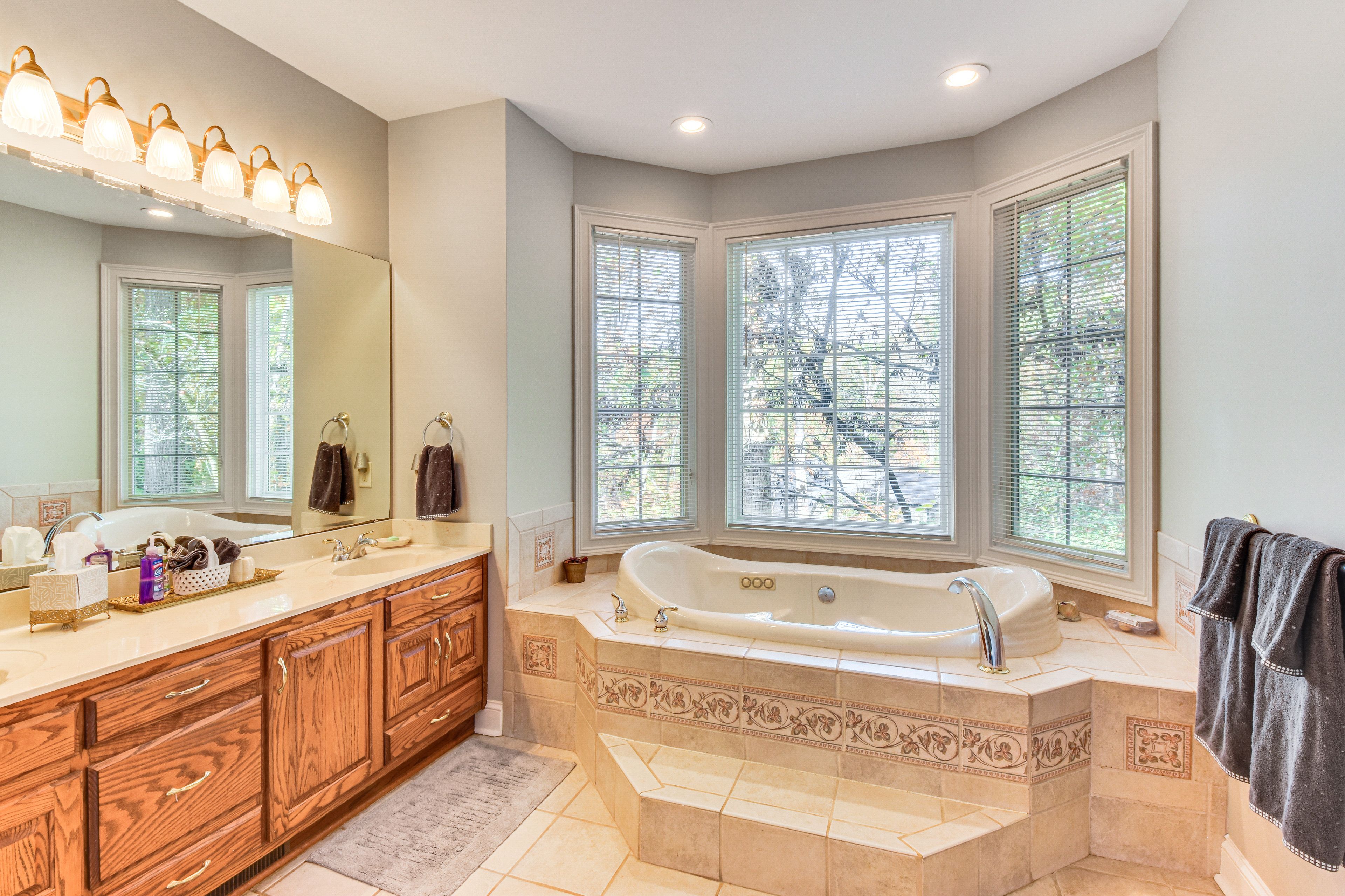 En-Suite Bathroom | Towels Provided | 1st Floor