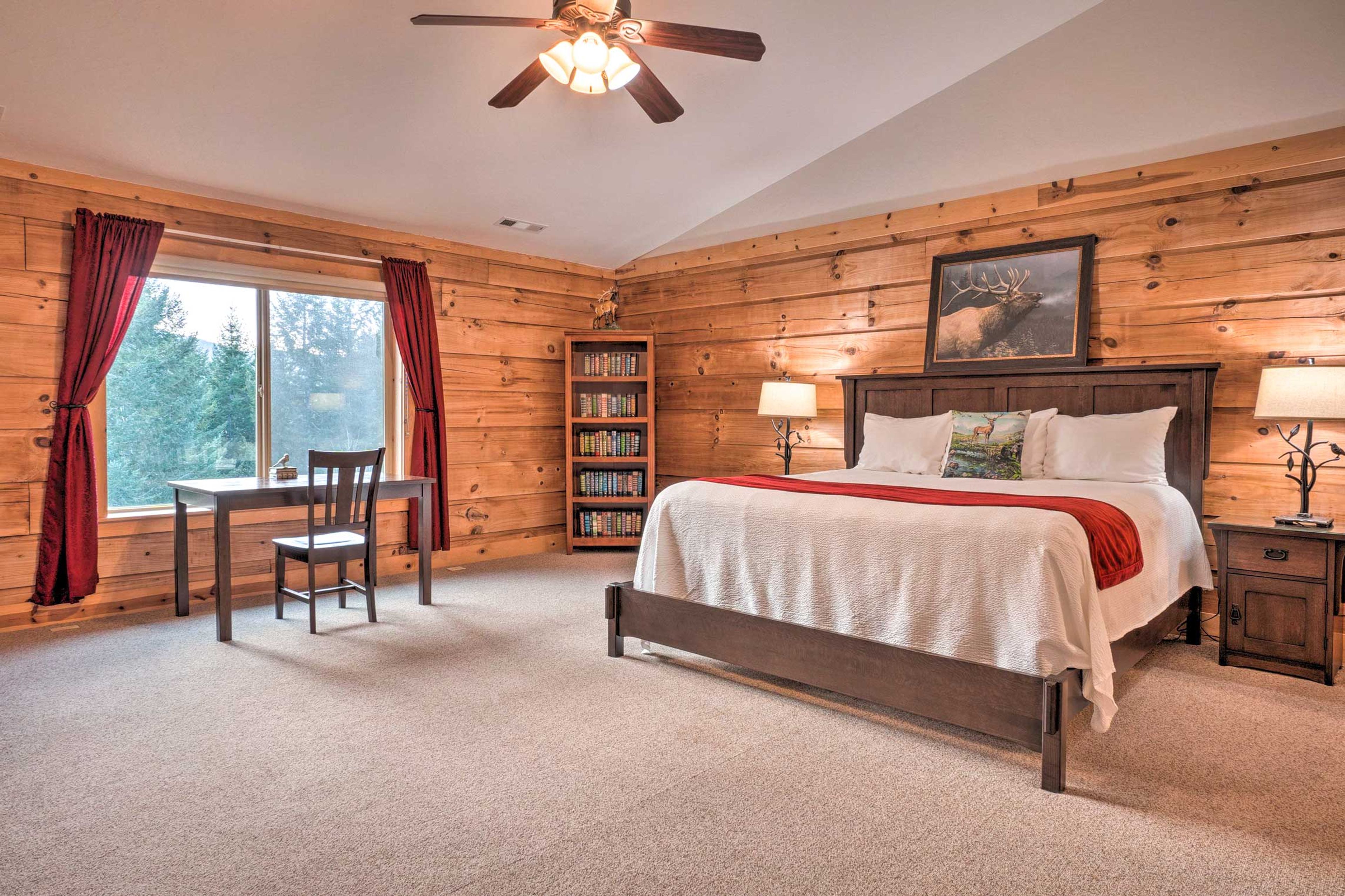Bedroom 3 | 2nd Floor | King Bed | Twin Bed | Desk Area | Cable TV