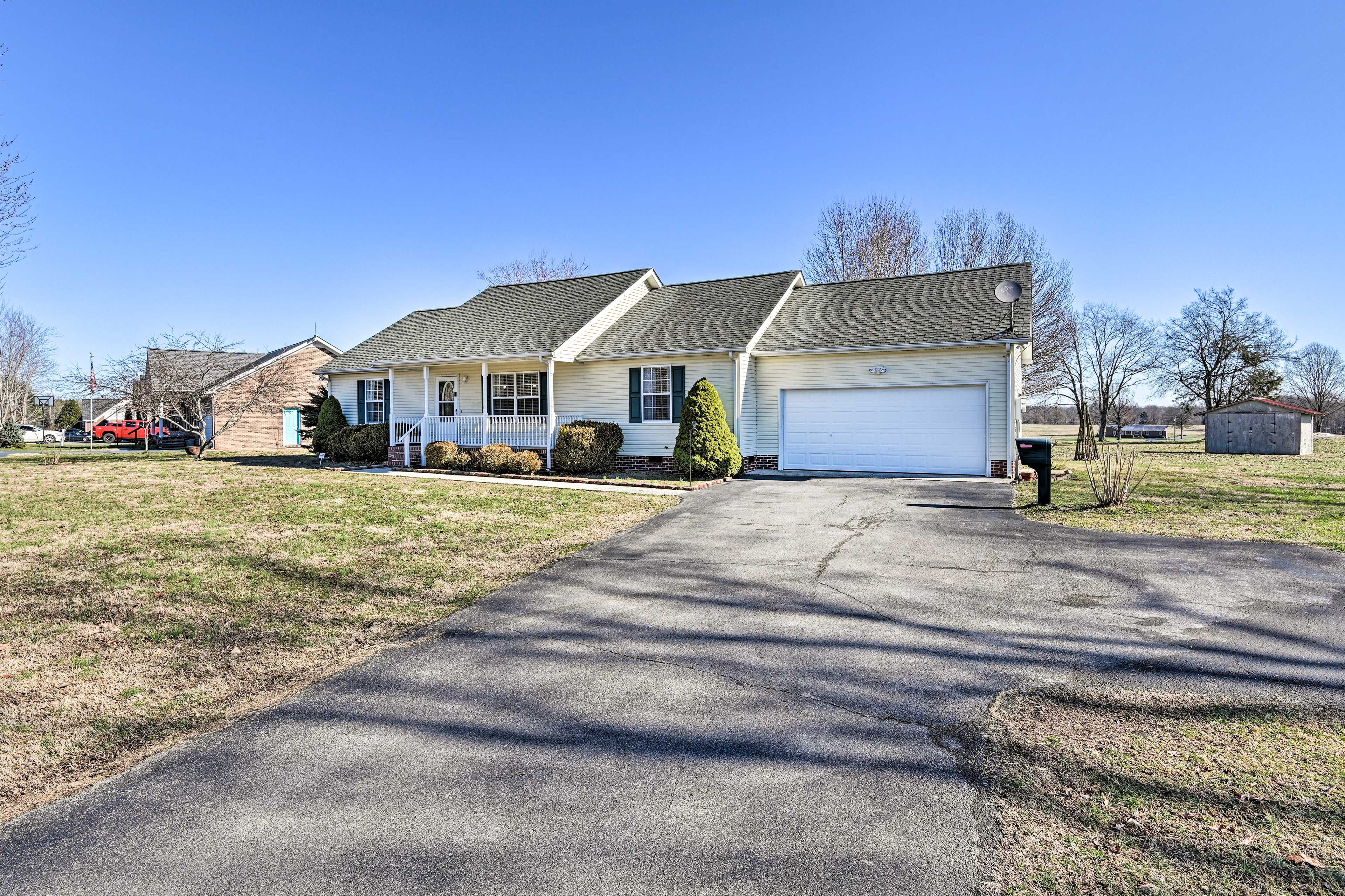 Parking | Driveway (4 Vehicles) | Garage (1 Vehicle) | RV/Trailer Parking