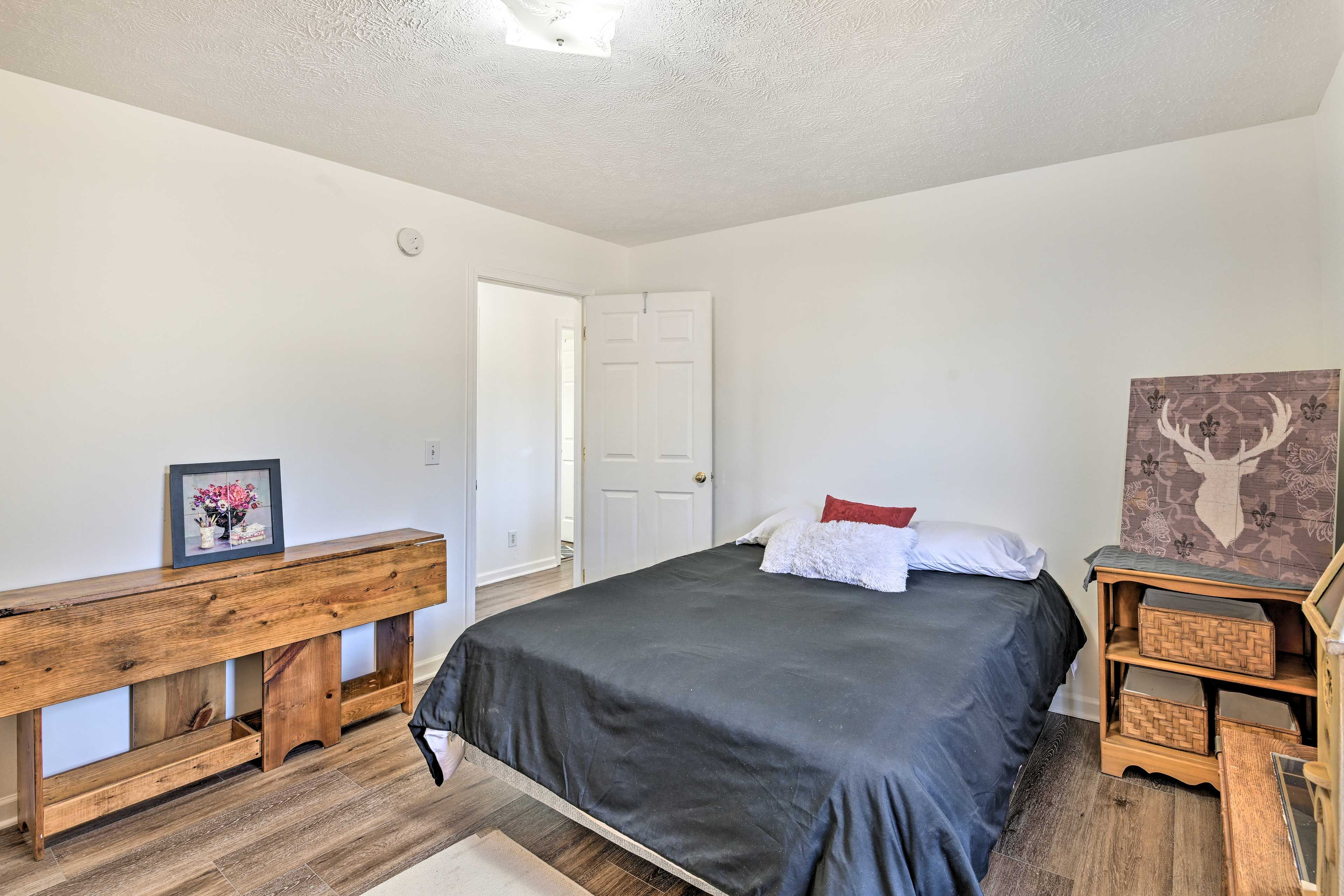 Bedroom 3 | Queen Bed