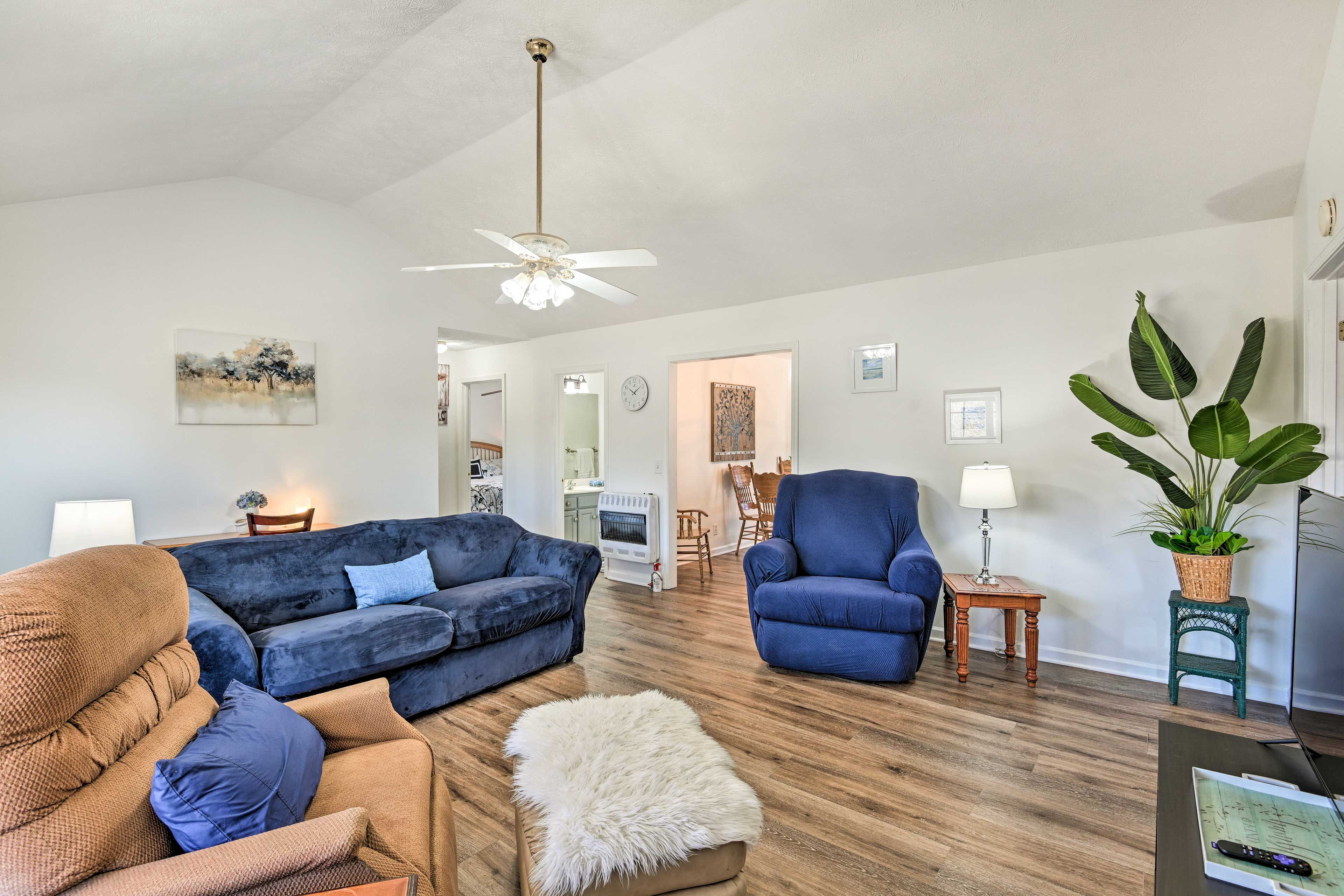 Living Room | Free WiFi | Smart TV | Central A/C
