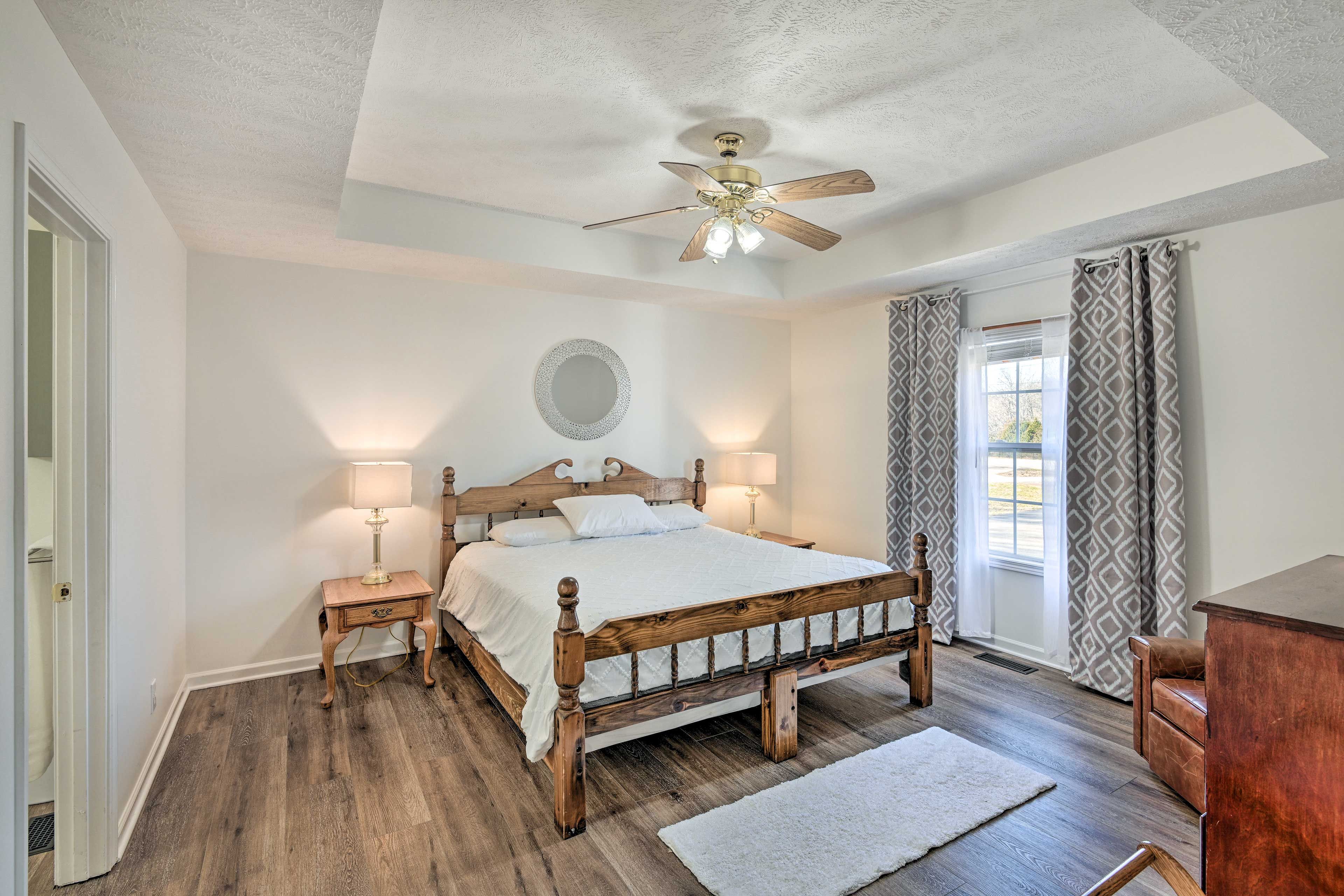 Bedroom 1 | King Bed