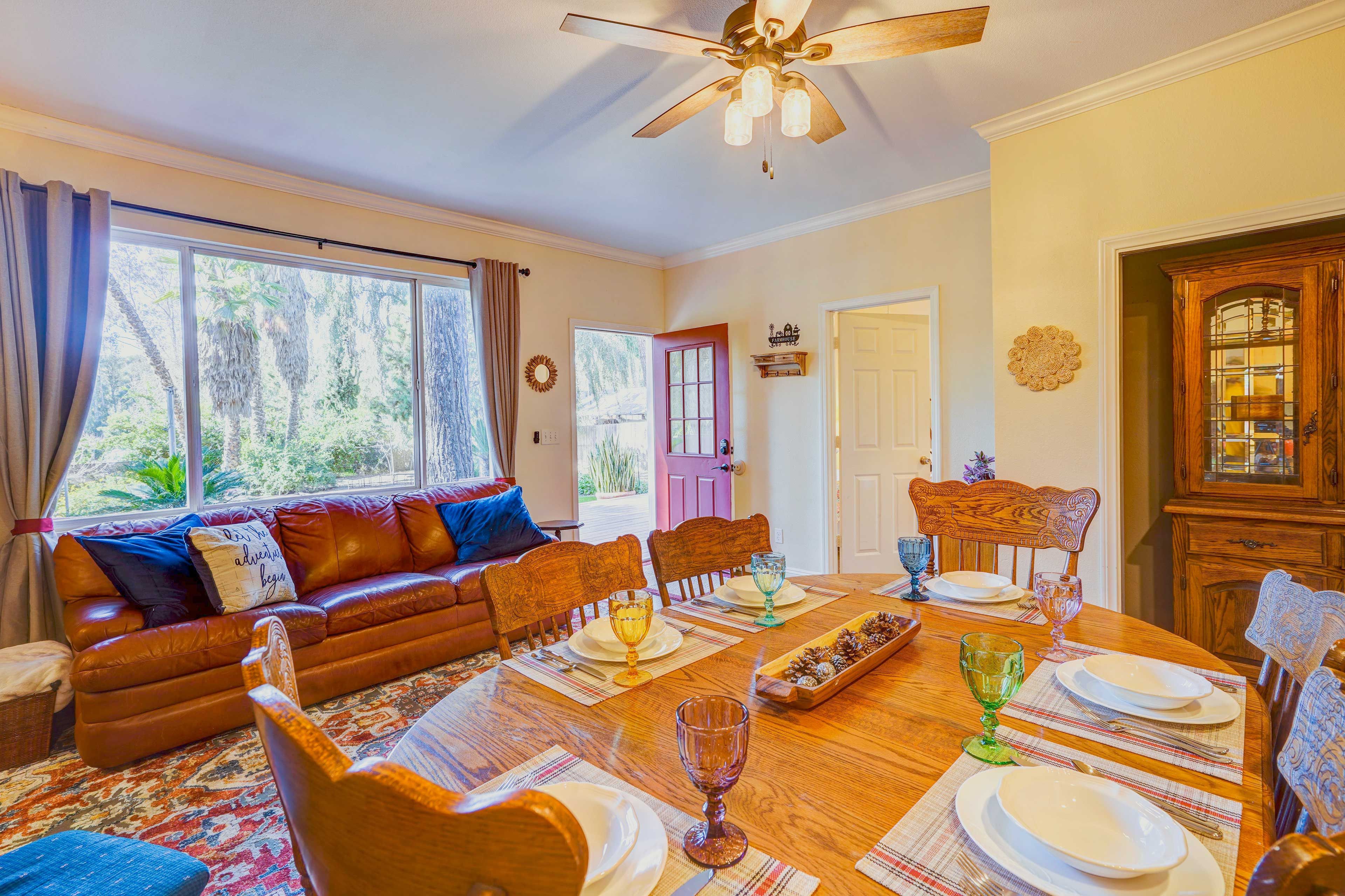 Living Room | Free WiFi | Smart TV | Board Games & Books