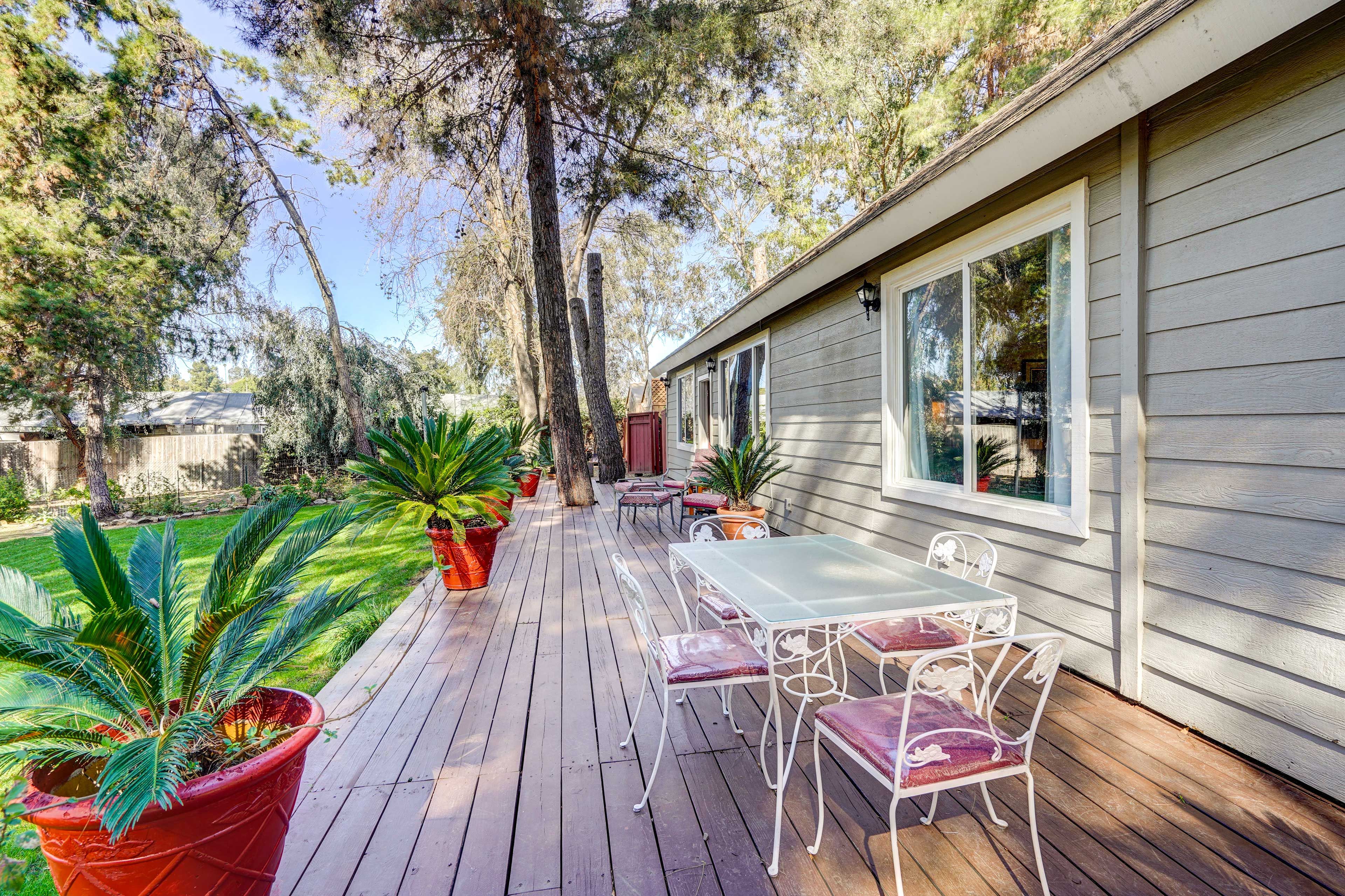 Deck | Outdoor Dining