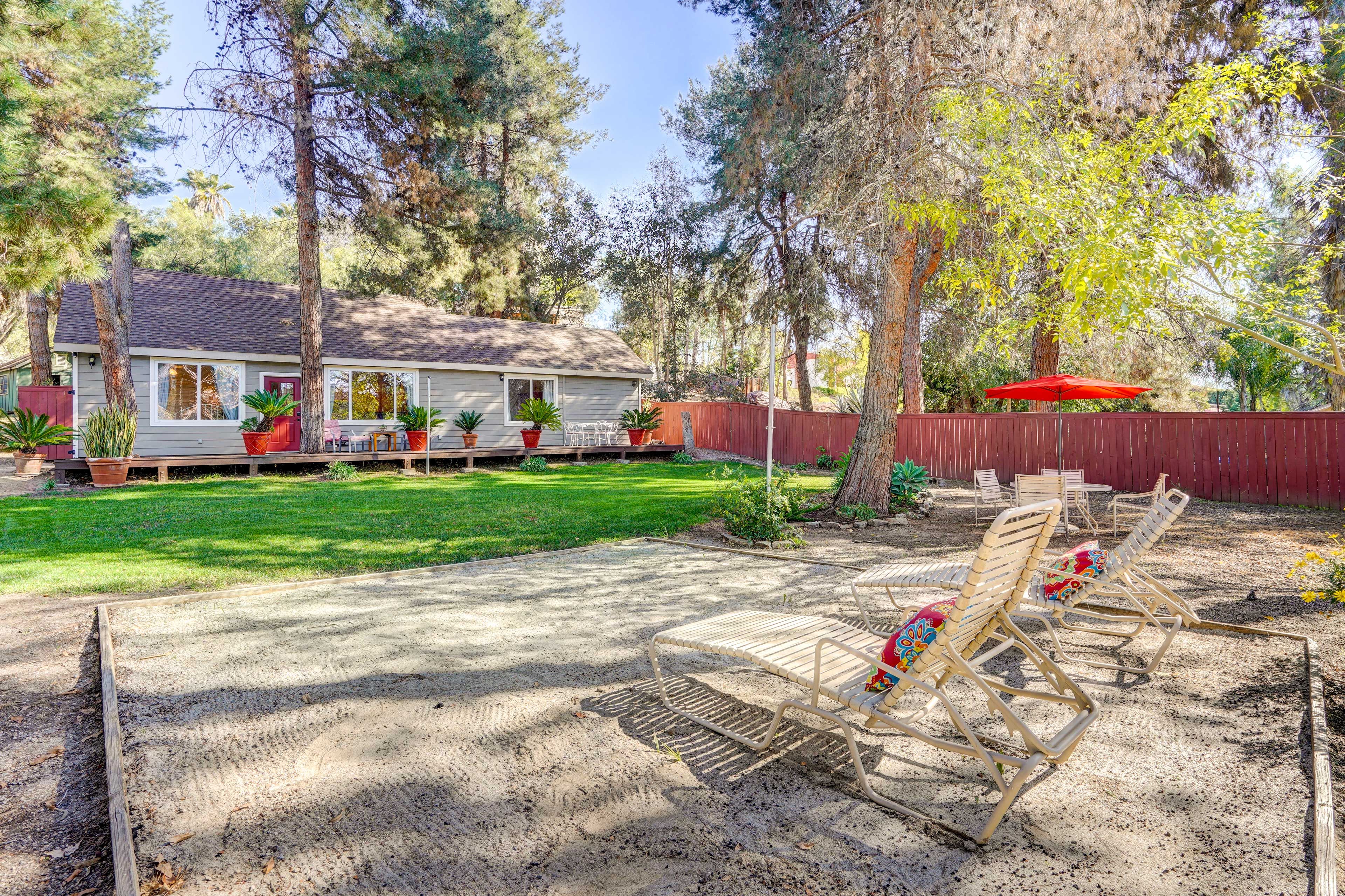 Private Fenced Backyard | Deck | Outdoor Seating | 2 Dining Areas
