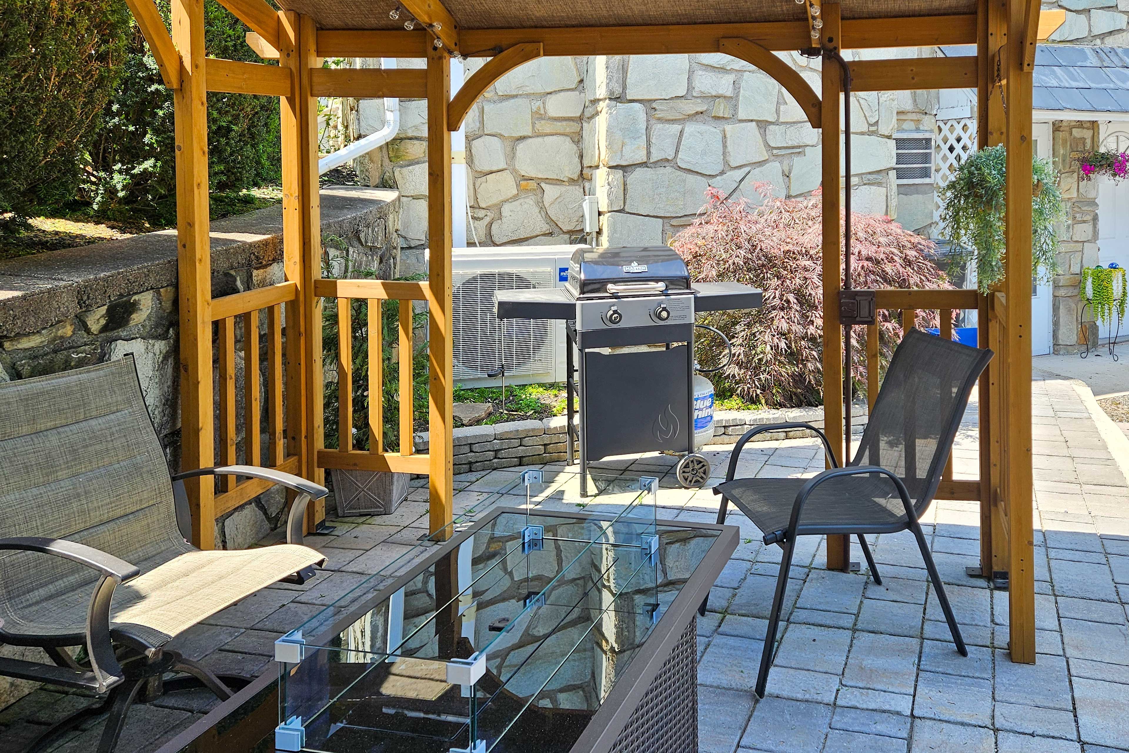 Pergola | Outdoor Seating | Gas Grill