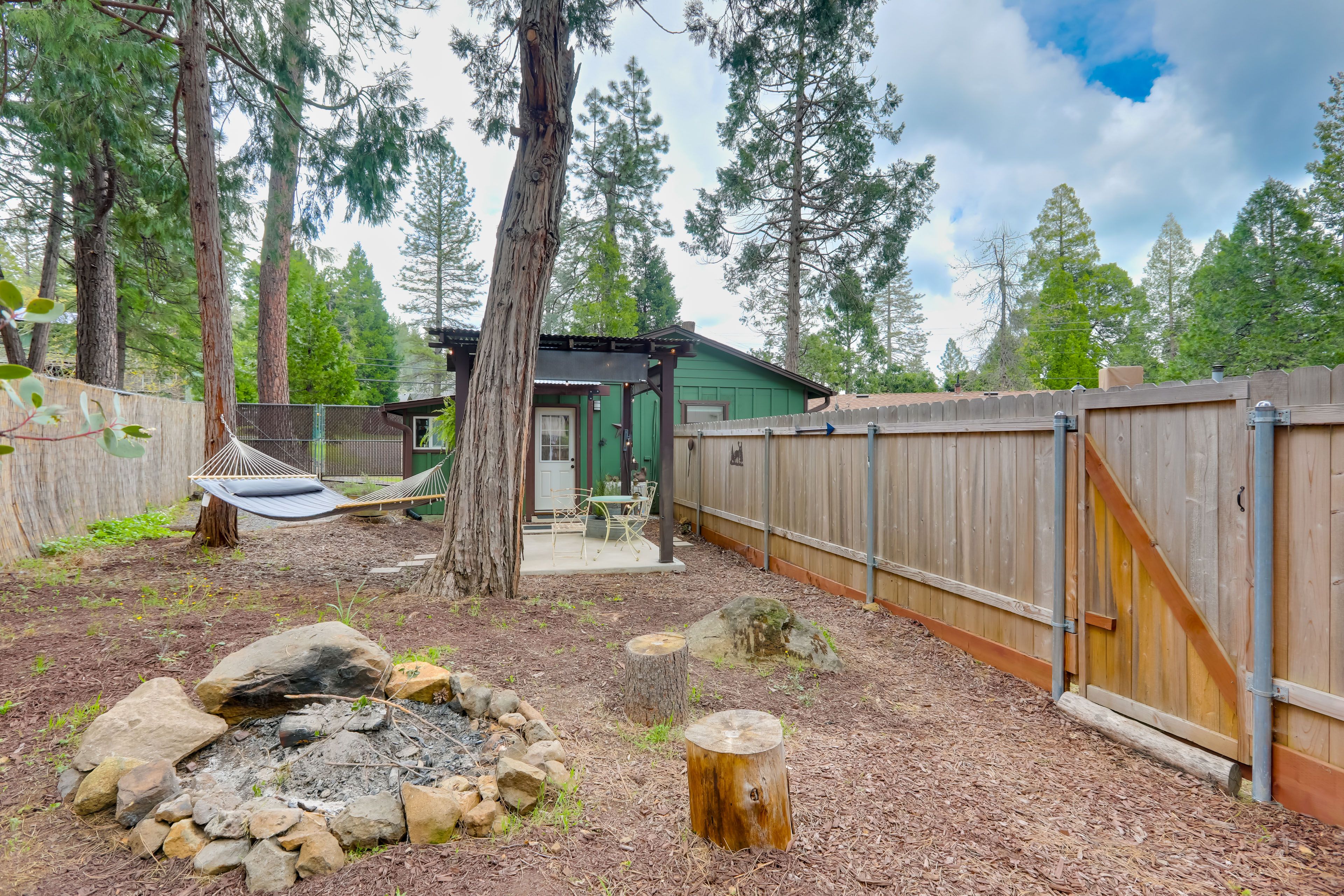 Exterior | Wood-Burning Fire Pit