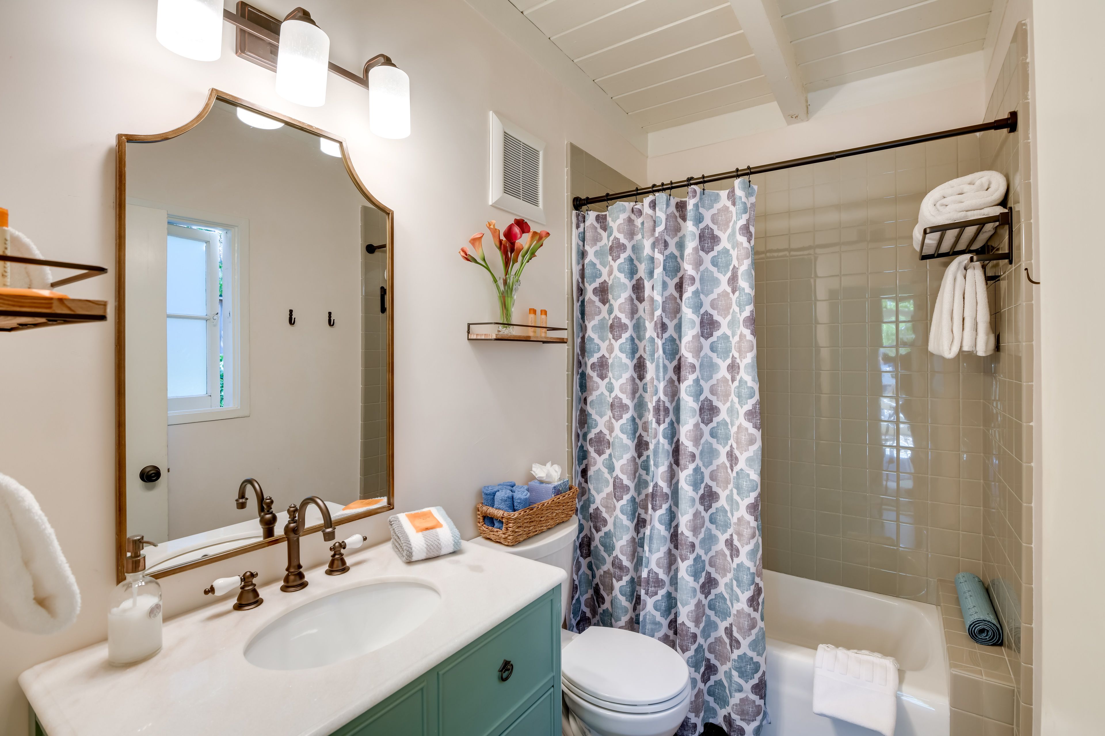 Full Bath | Towels Provided | Hair Dryer