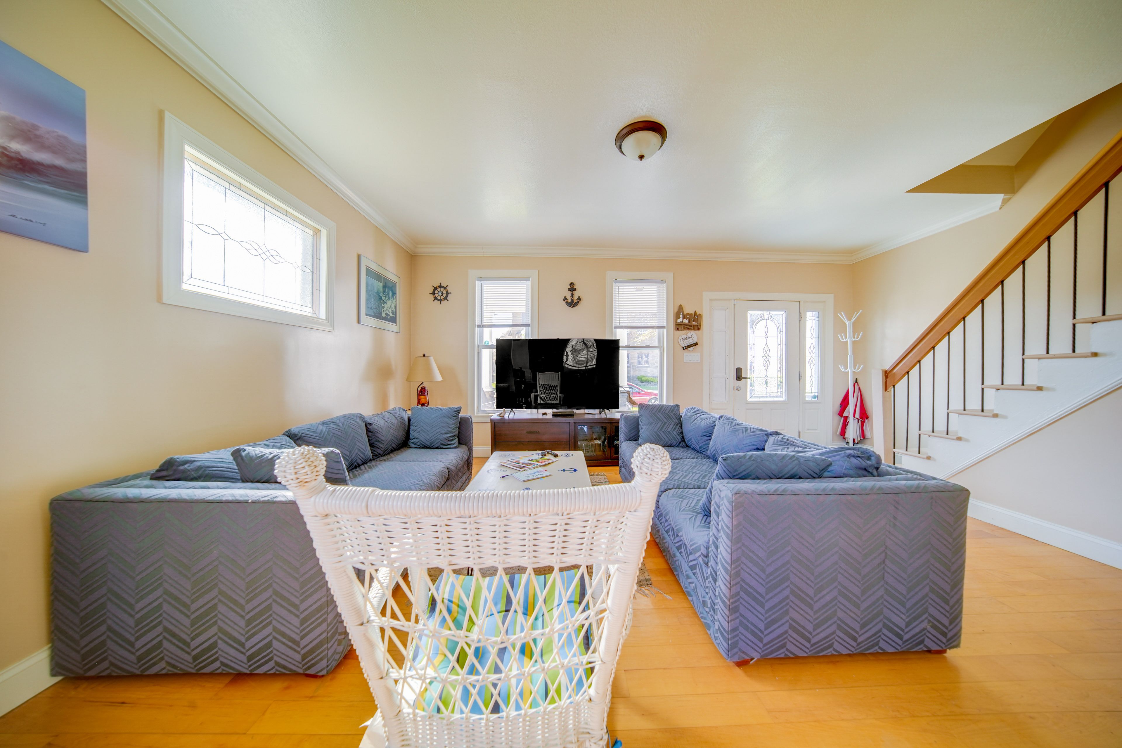 Living Room | Smart TV | Central A/C
