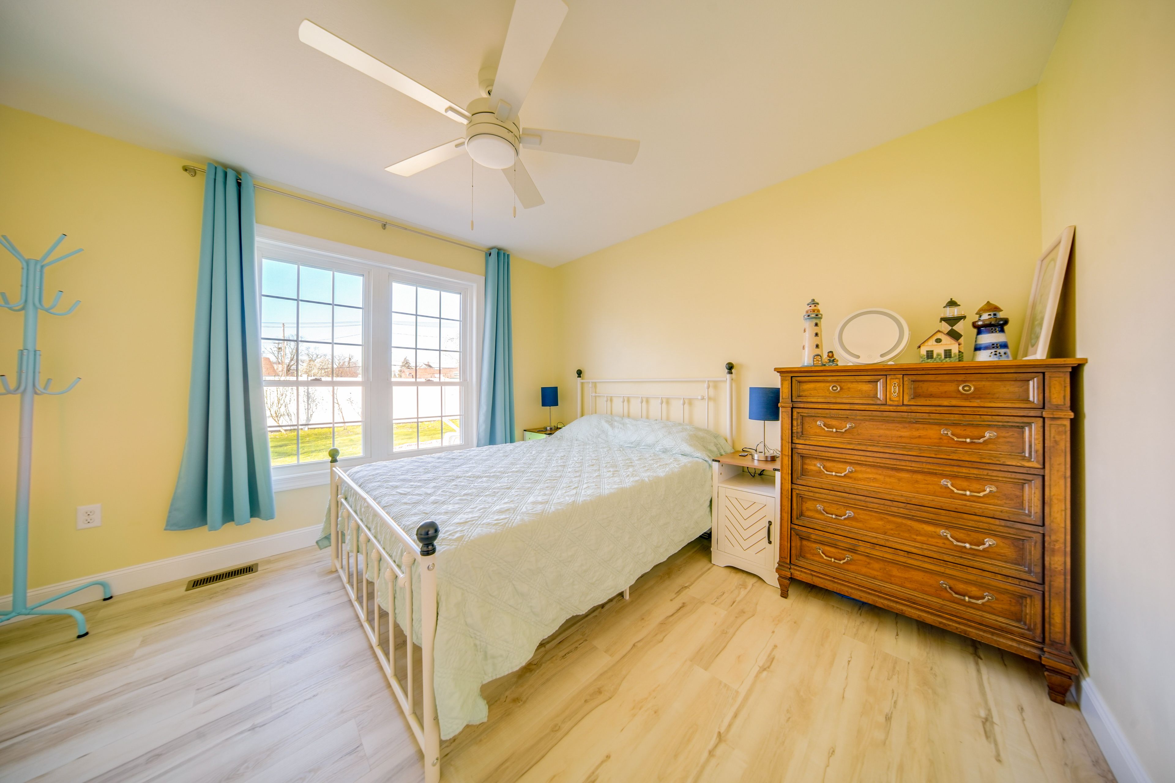 Bedroom 3 | Queen Bed