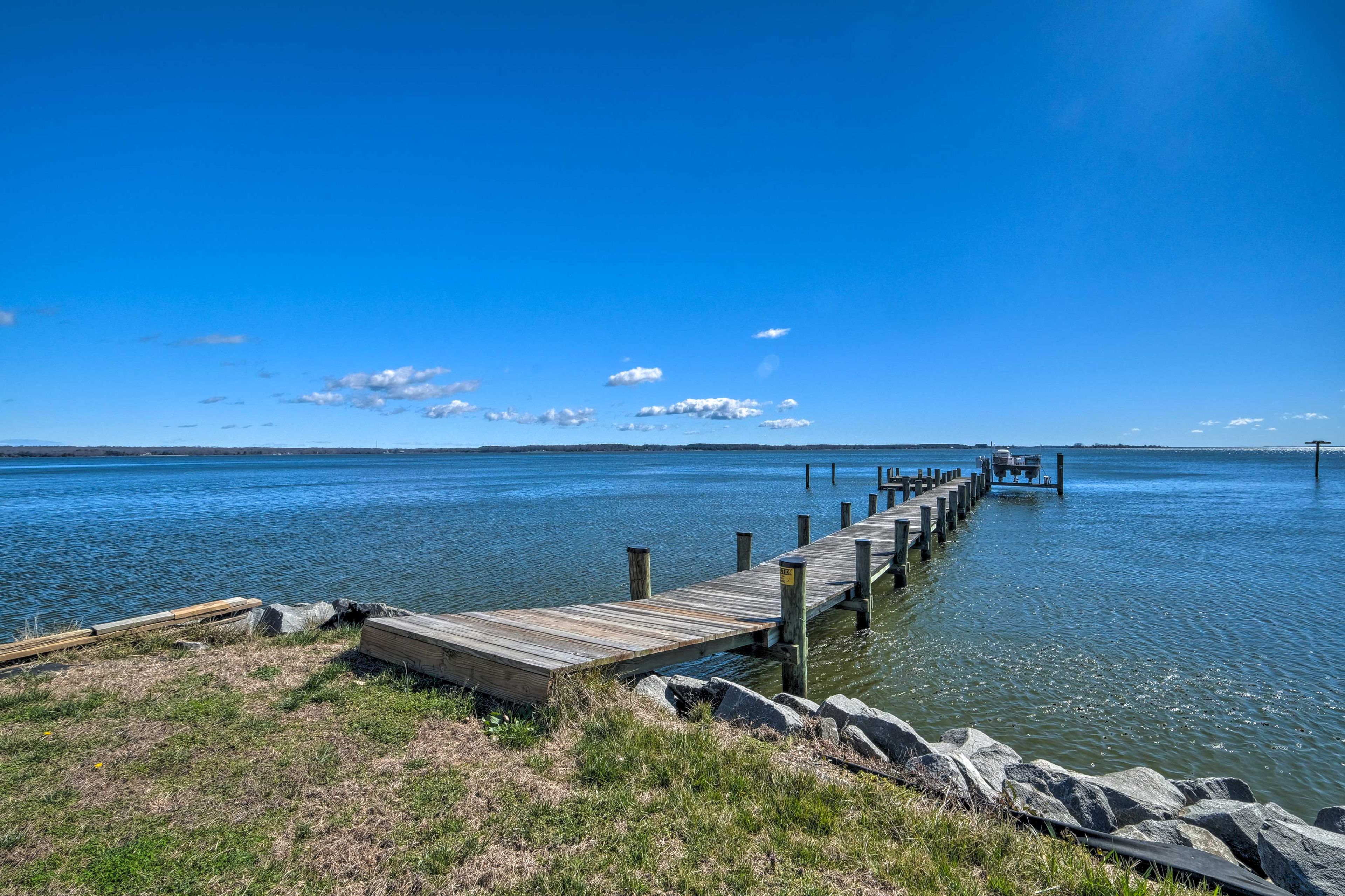 Private Boat Dock | Canoe, Kayak & Paddleboard | Life Vests