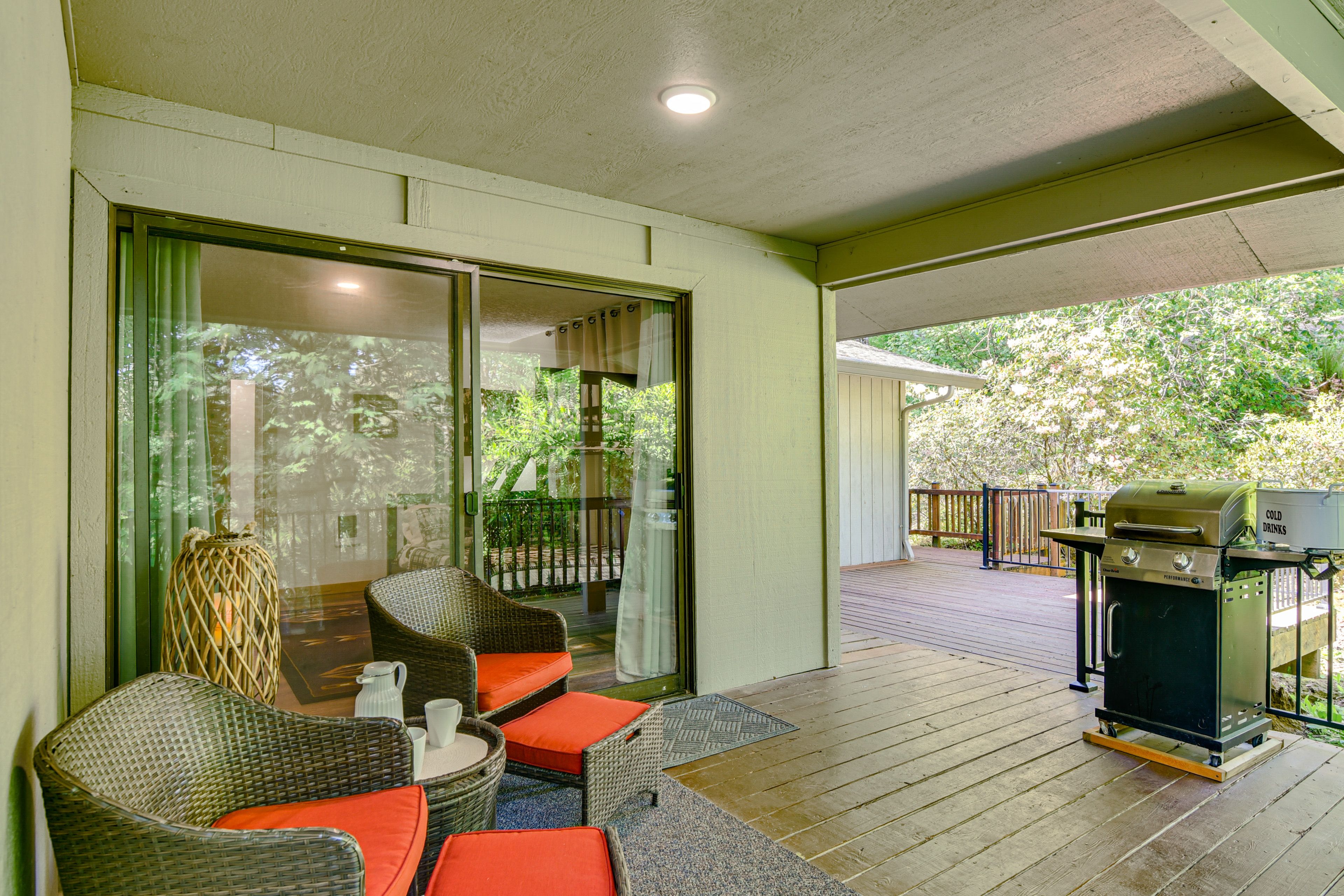 Private Wraparound Deck | Outdoor Dining | Gas Grill
