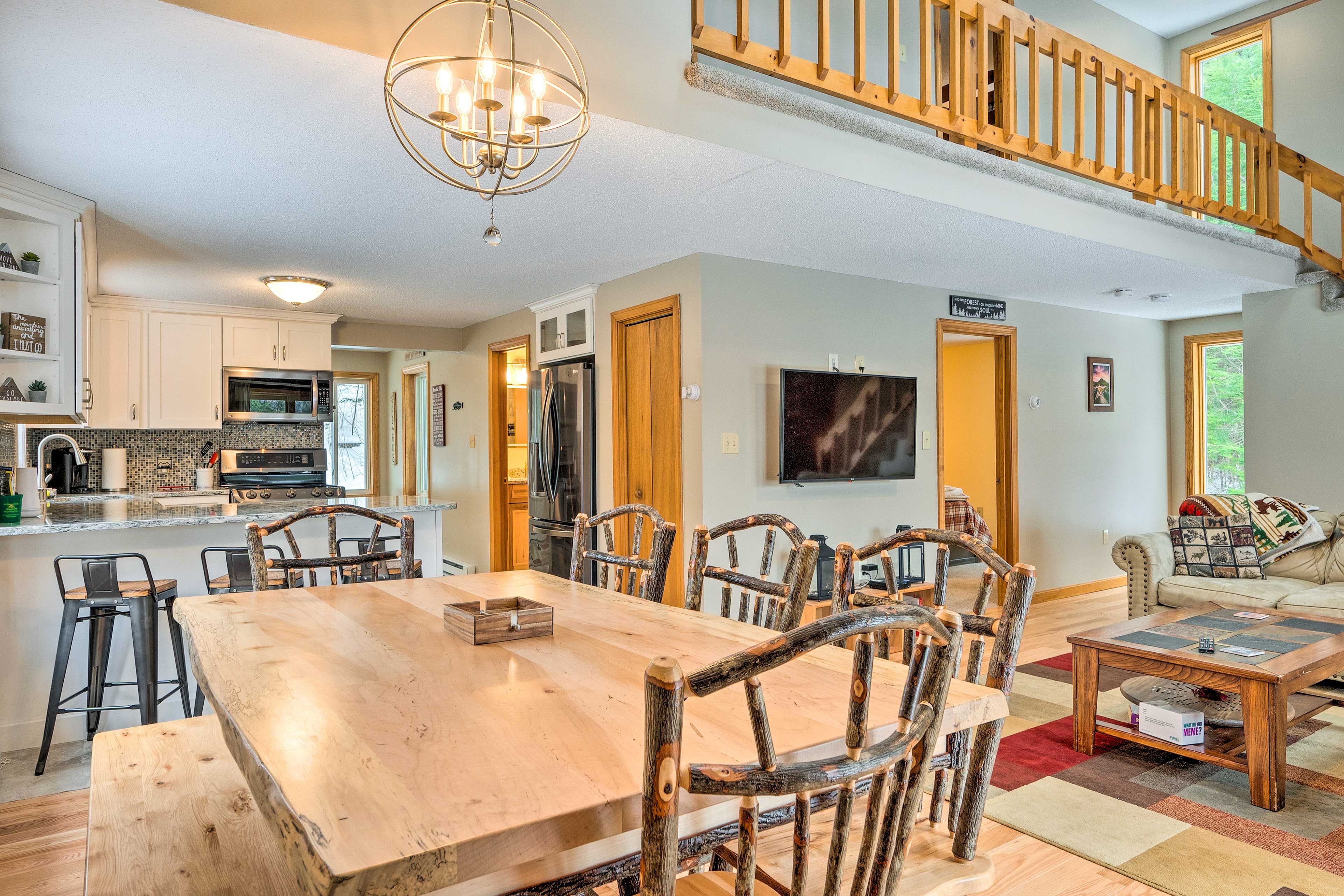 Dining Area | Dishware & Flatware Provided
