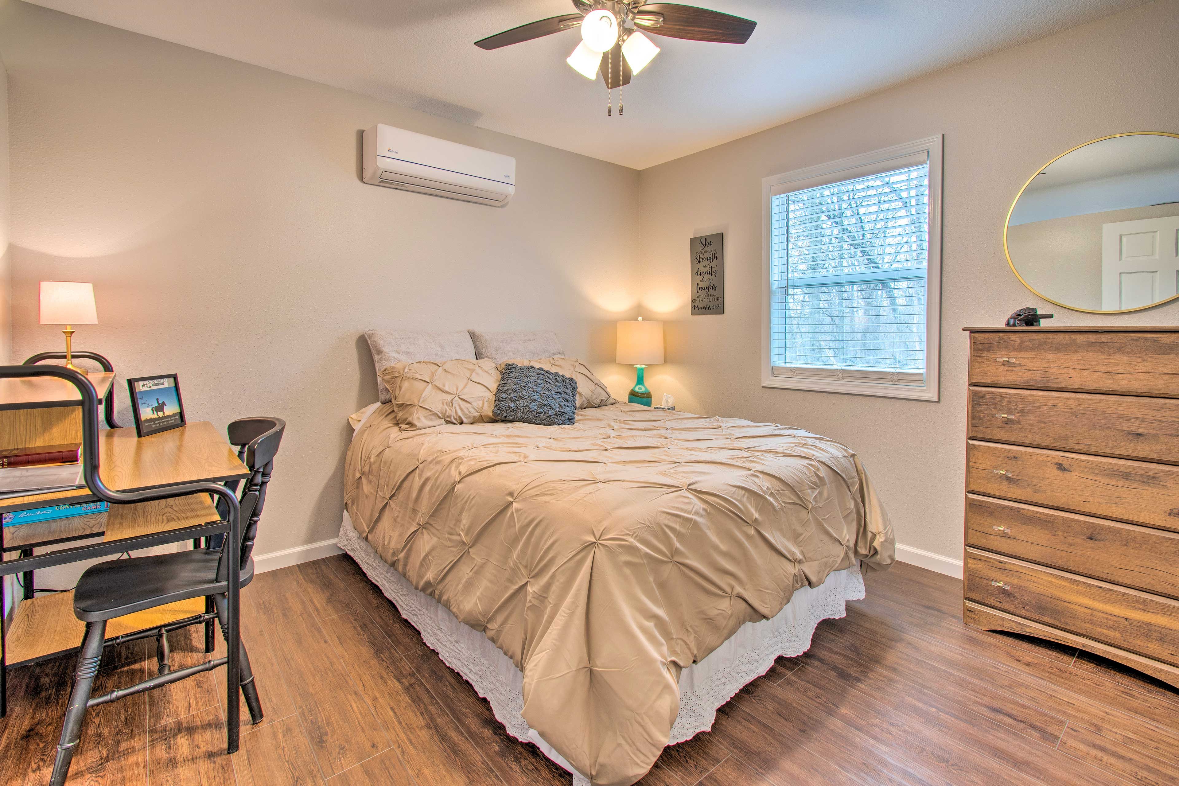 Bedroom | Queen Bed