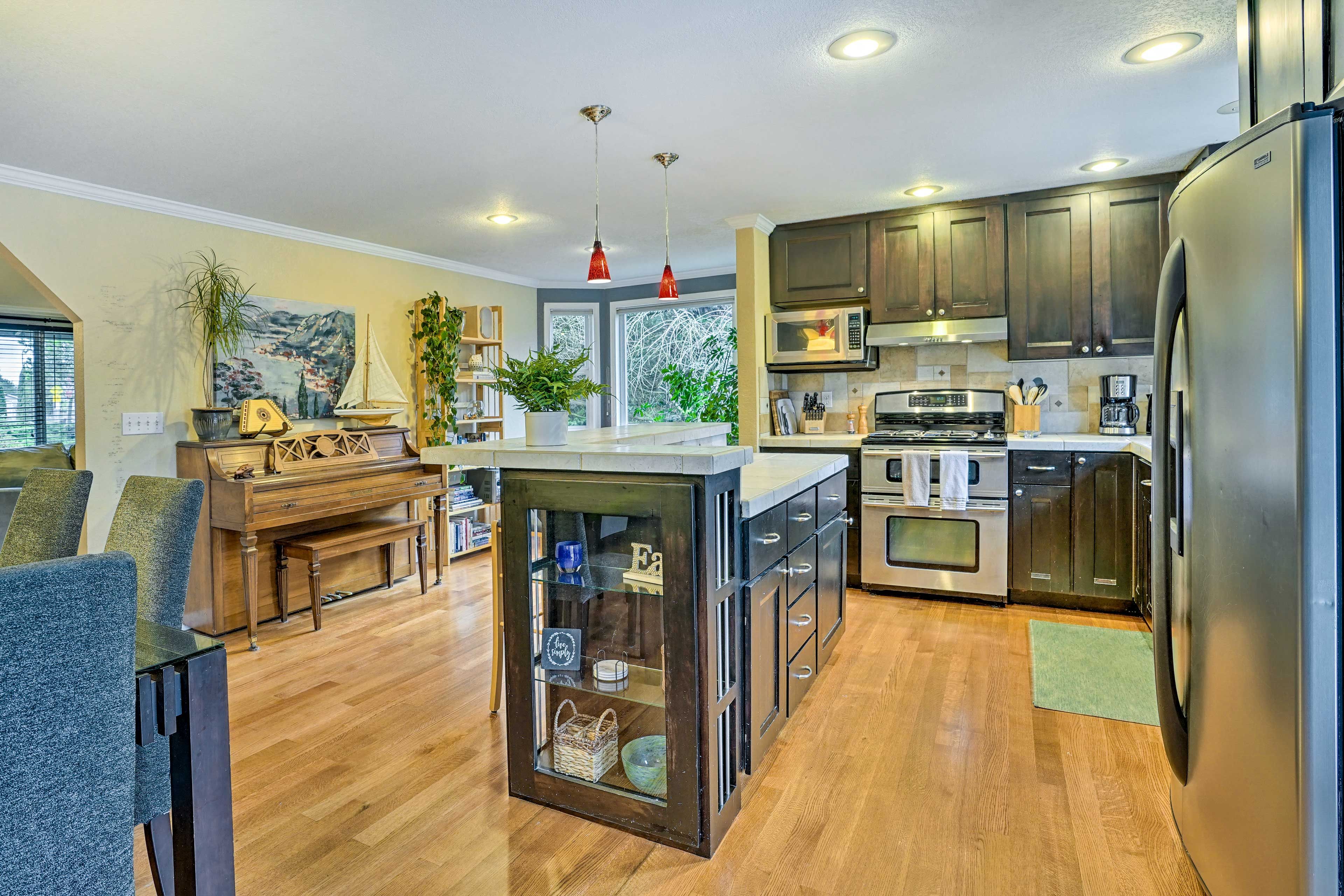 Kitchen | Cooking Basics | Paper Towels/Trash Bags Provided