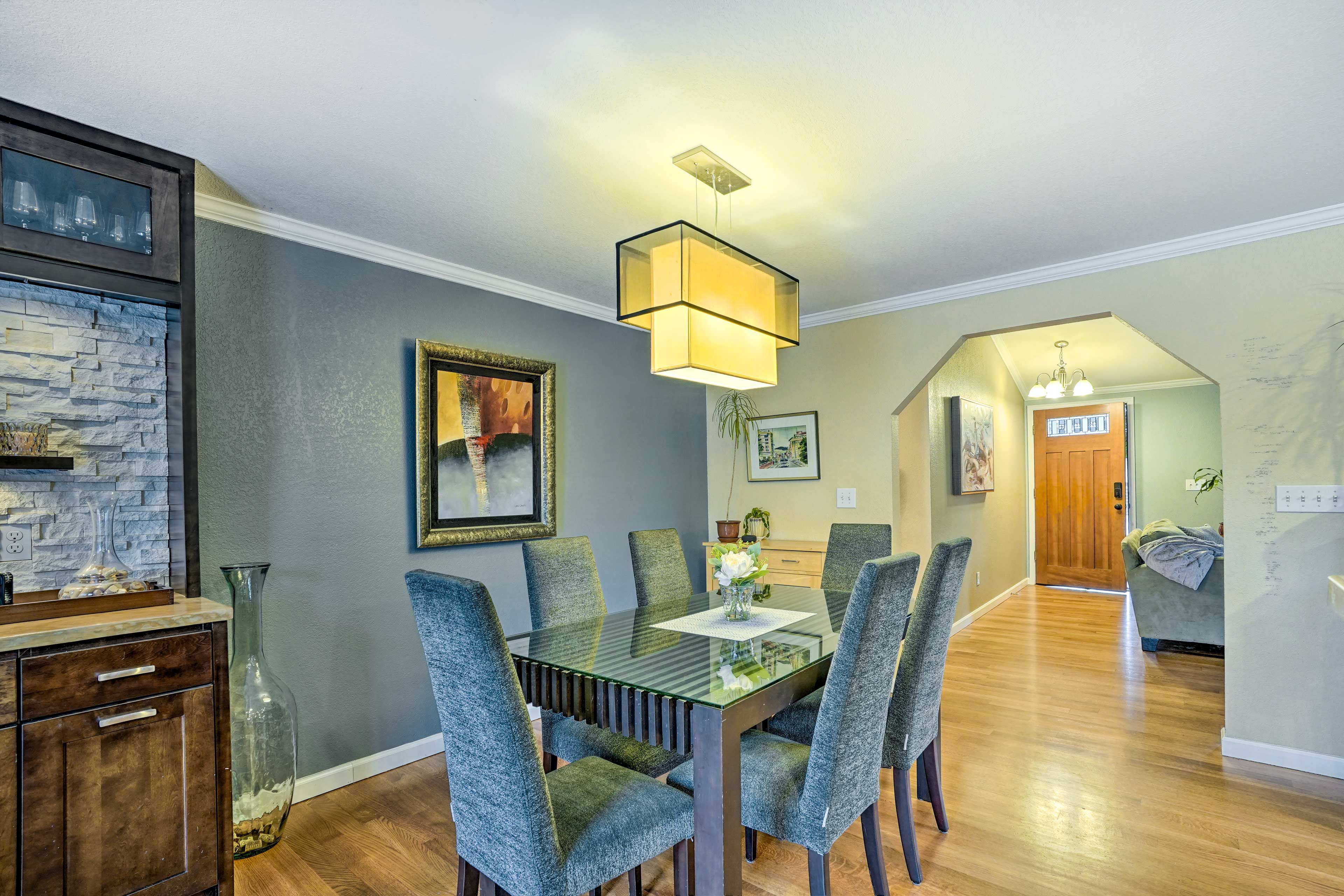 Dining Table | Dishware/Flatware Provided