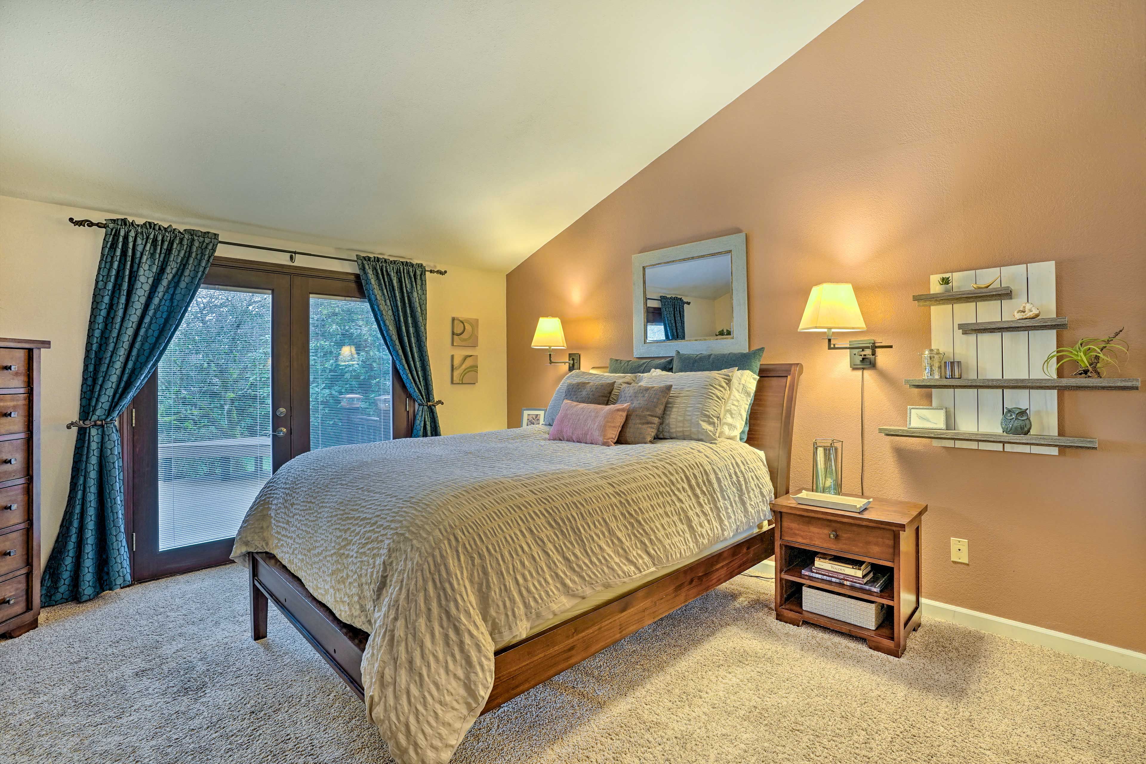 Bedroom 1 | Queen Bed
