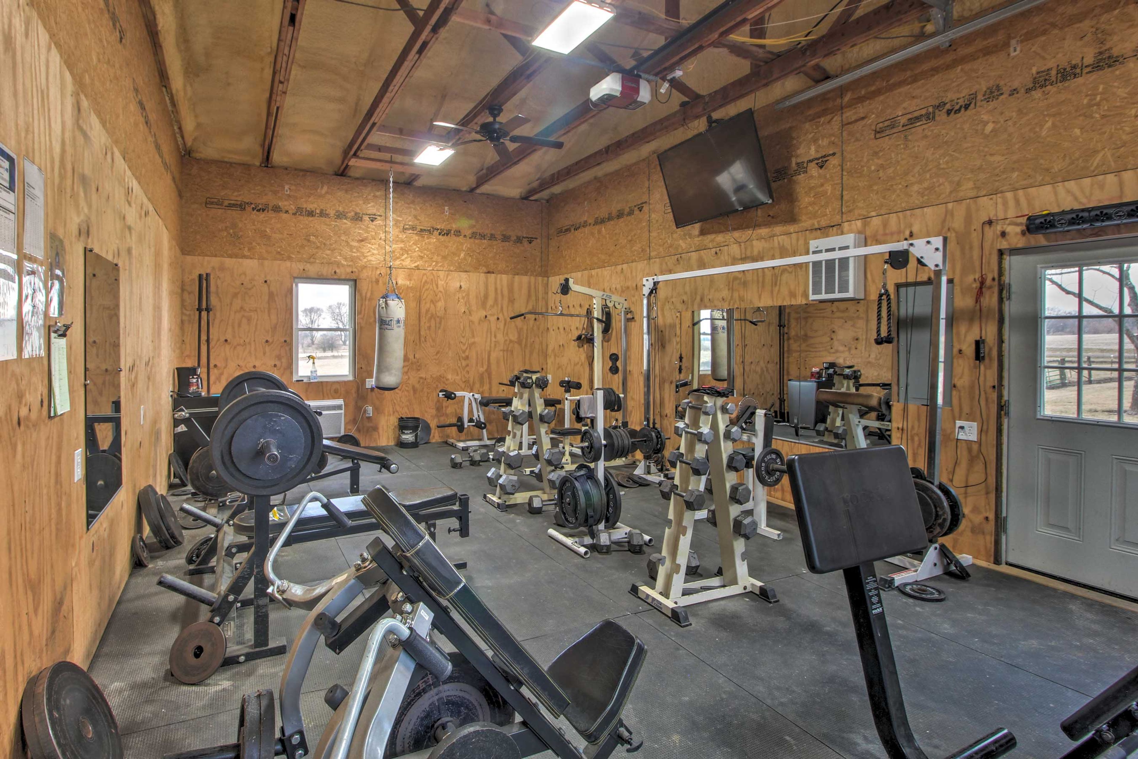 Community Gym | Smart TV w/ Cable