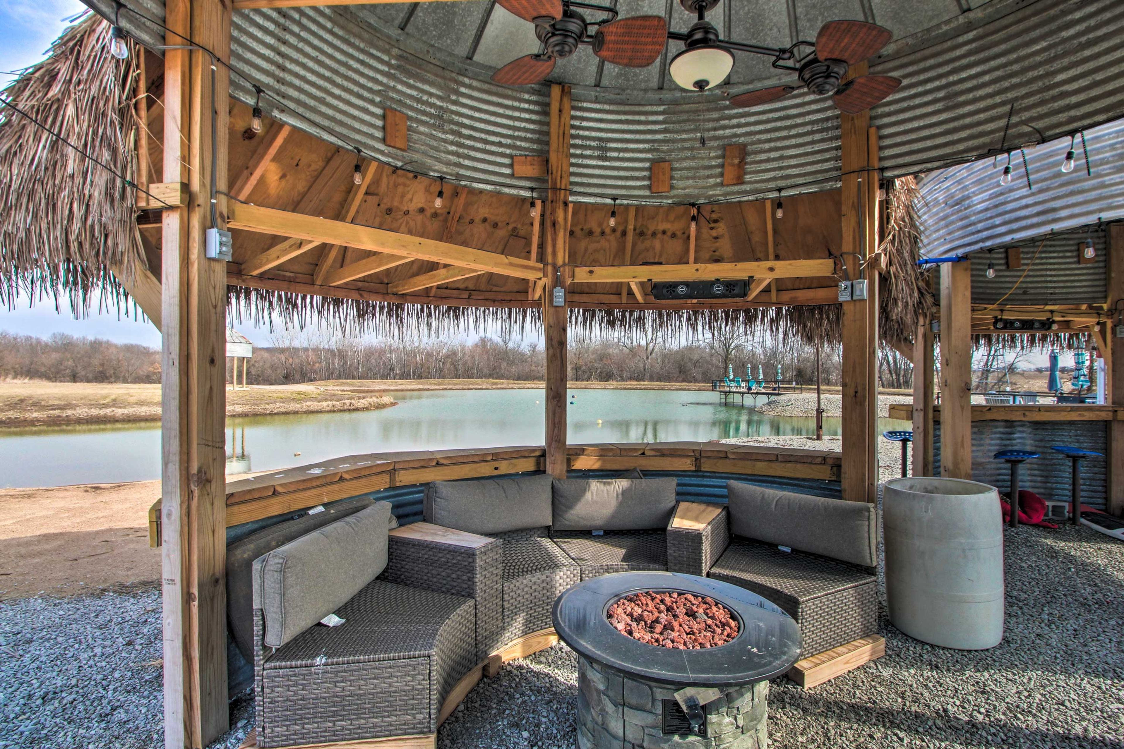 Community Gazebos | 2 Smart TVs w/ Cable | Gas Fire Pit (Propane Provided)