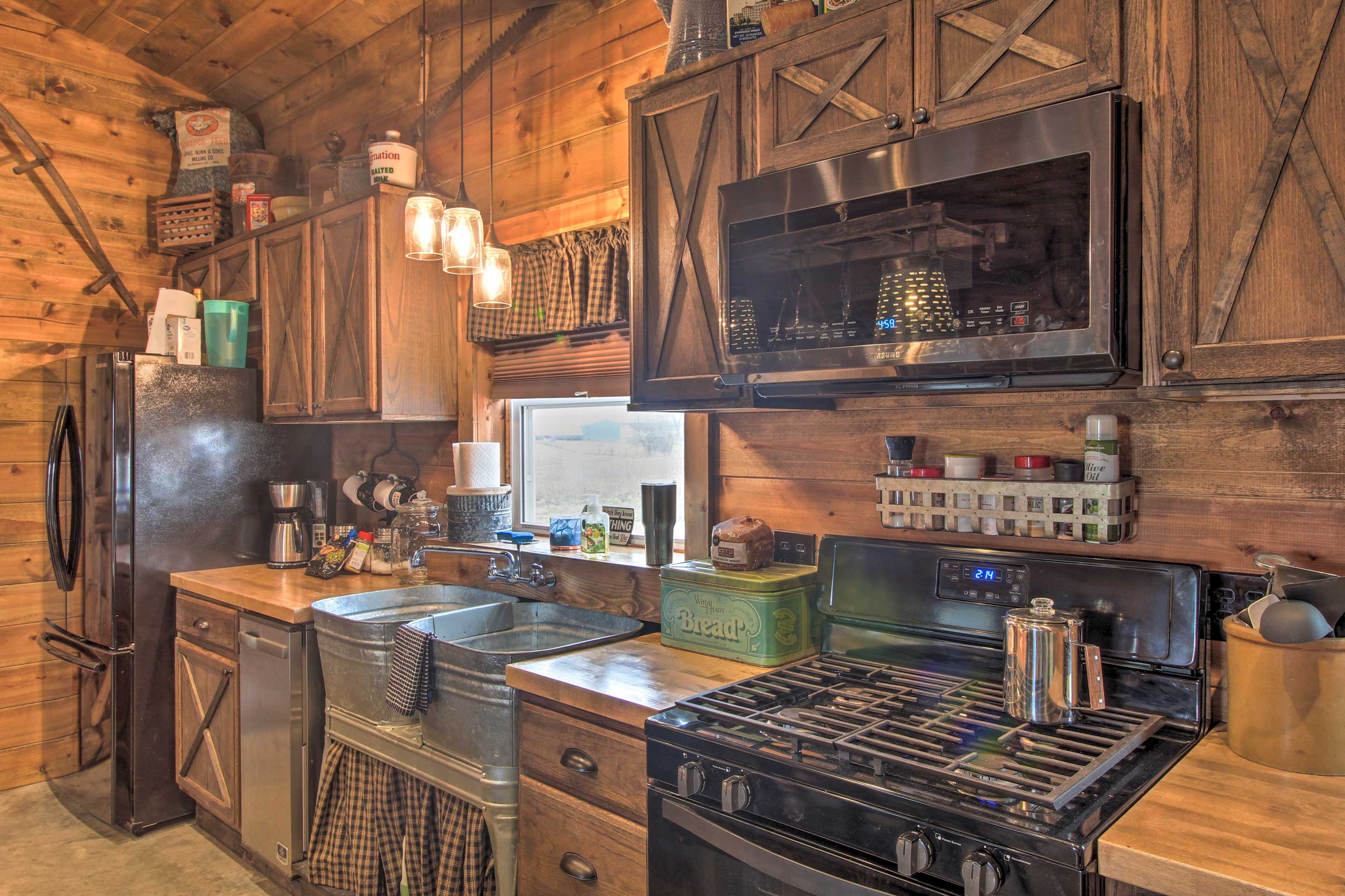 Kitchen | Cooking Basics | Dishware & Flatware | Toaster | Blender | Trash Bags