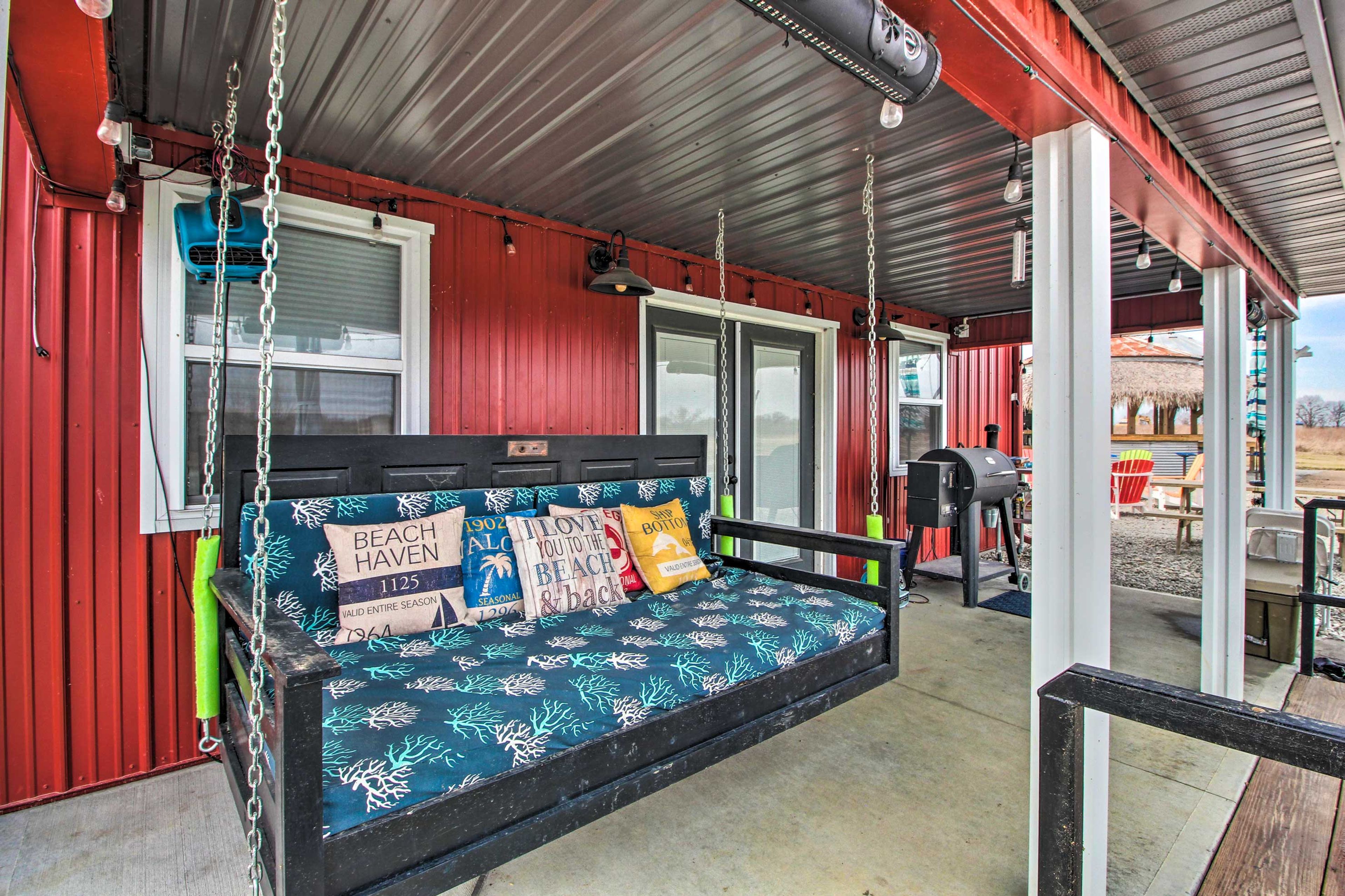 Back Porch | Pellet Smoker (Pellets Provided) | Charcoal Grill