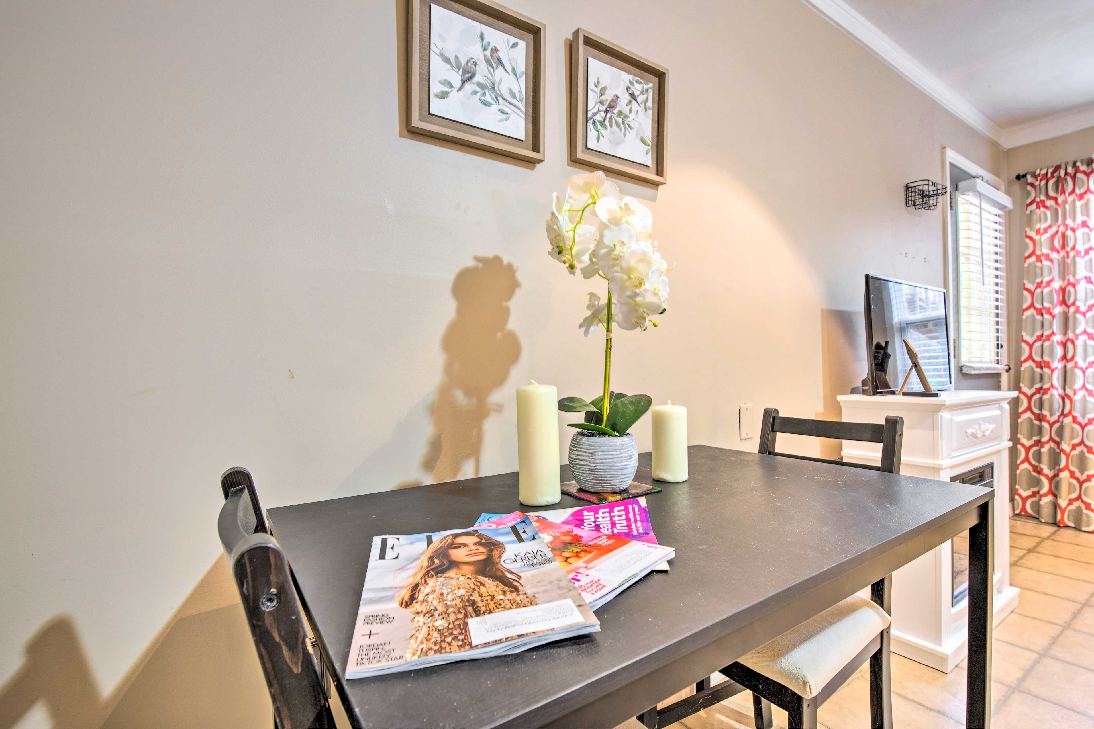 Dining Area | Dishware/Flatware Provided