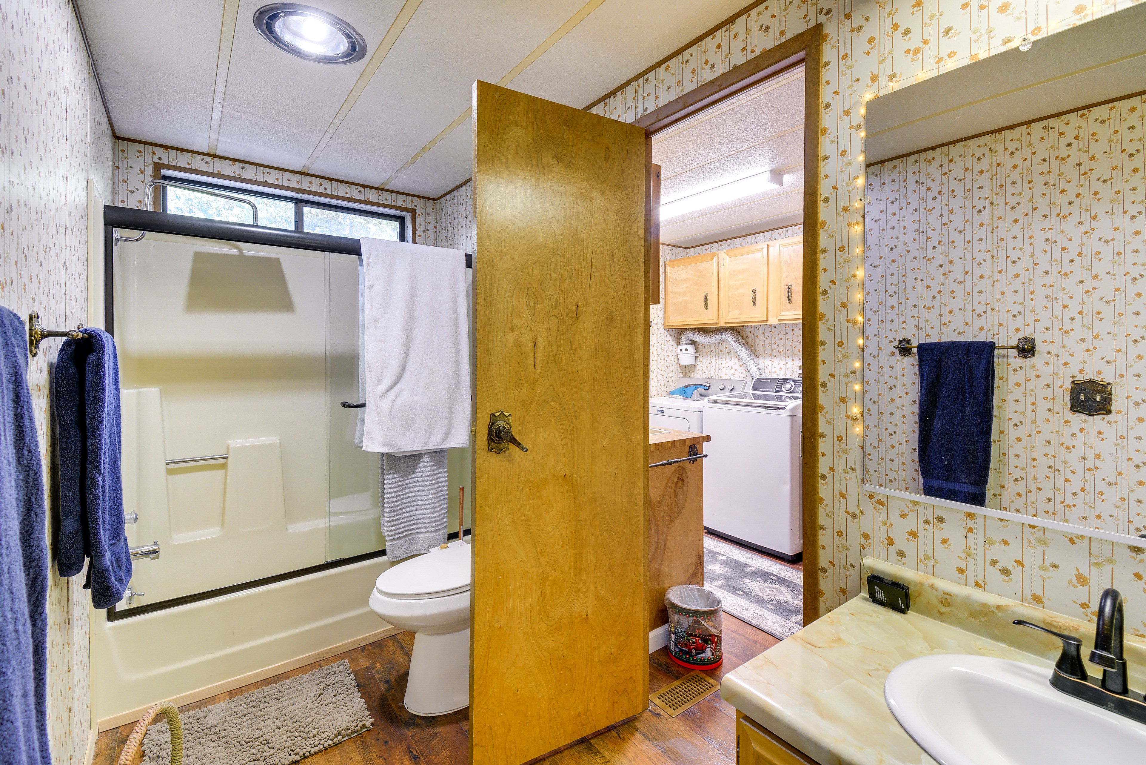 Full Bathroom | Hair Dryer