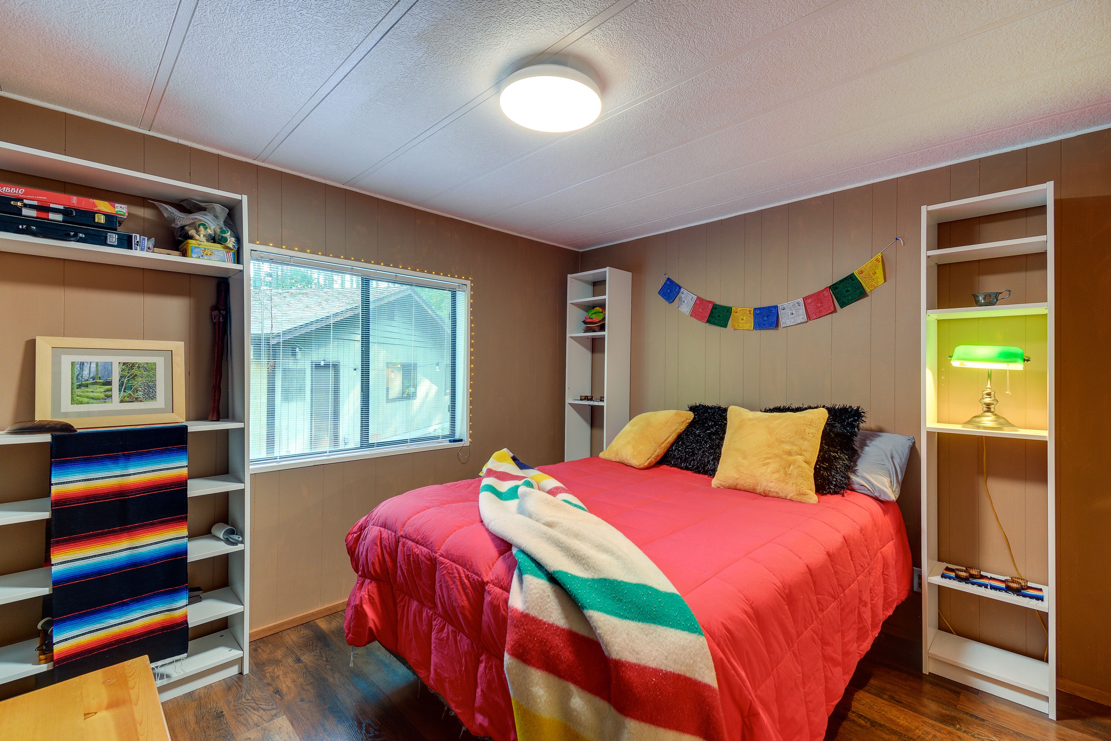 Bedroom 2 | Queen Bed