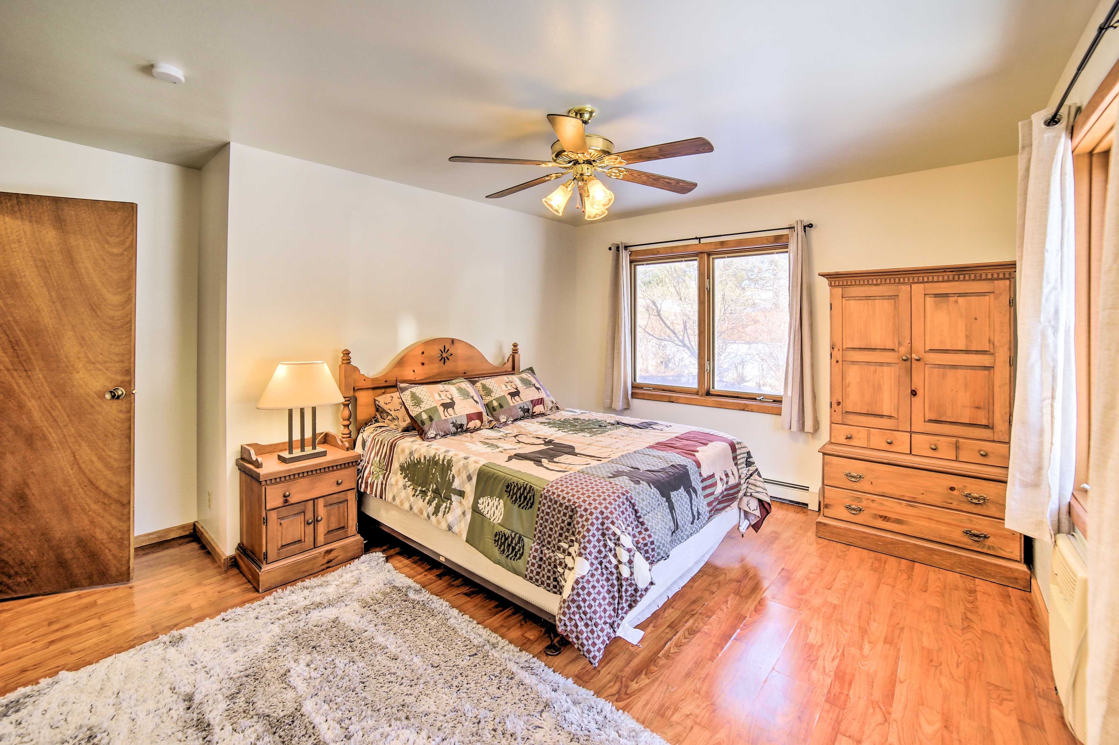 Bedroom 2 | Queen Bed