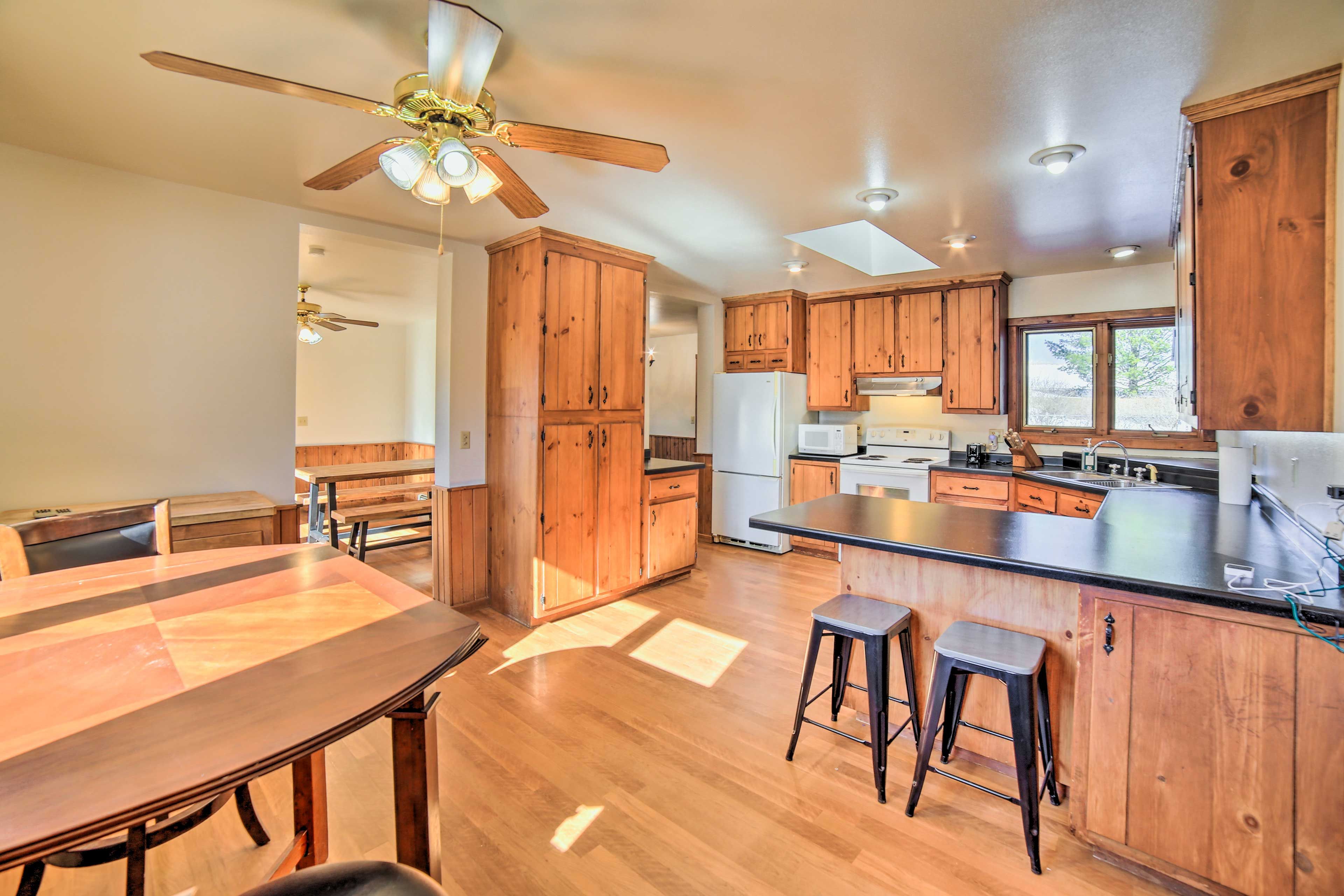 Kitchen | Cooking Basics | Coffee Maker | Paper Towels/Trash Bags Provided