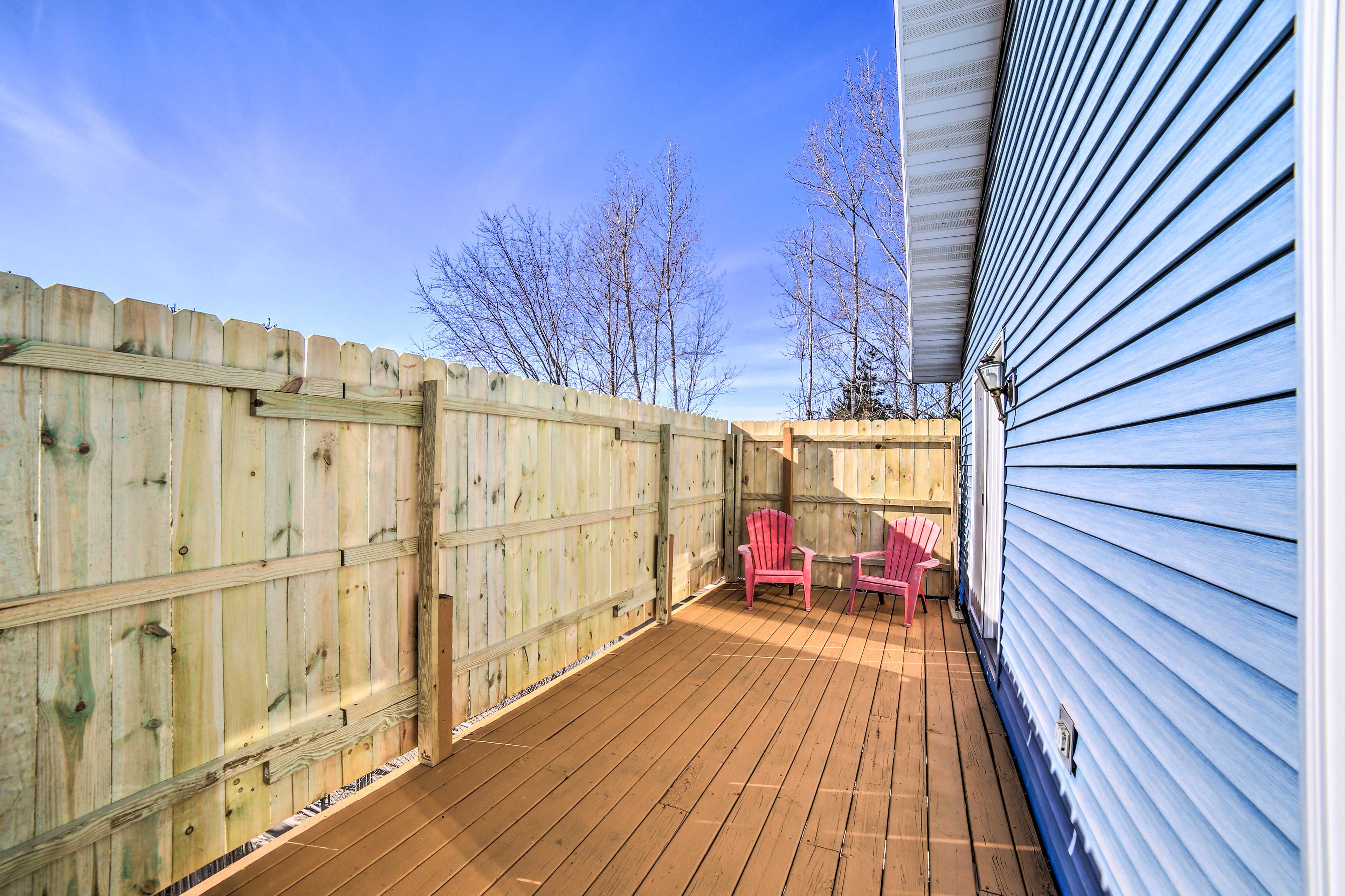 Back Deck | ~4 Mi to White Potato Lake | Keyless Entry