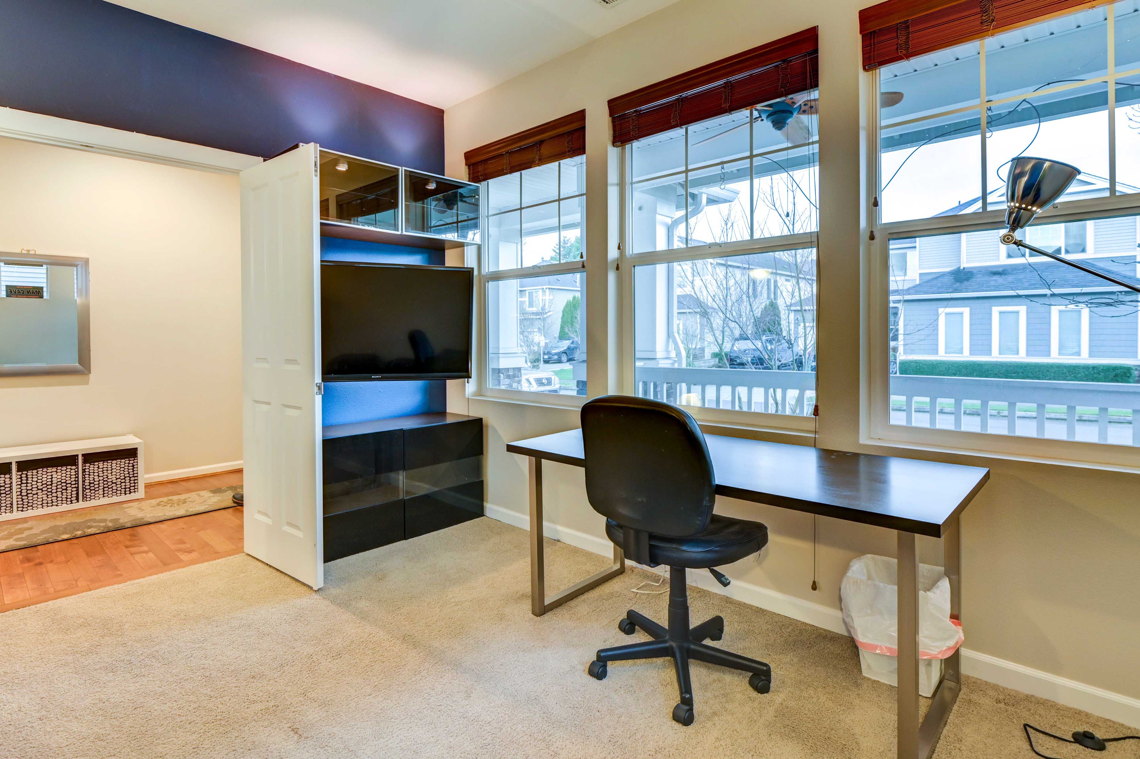 Office | Sleeper Sofa | 1st Floor | Desk
