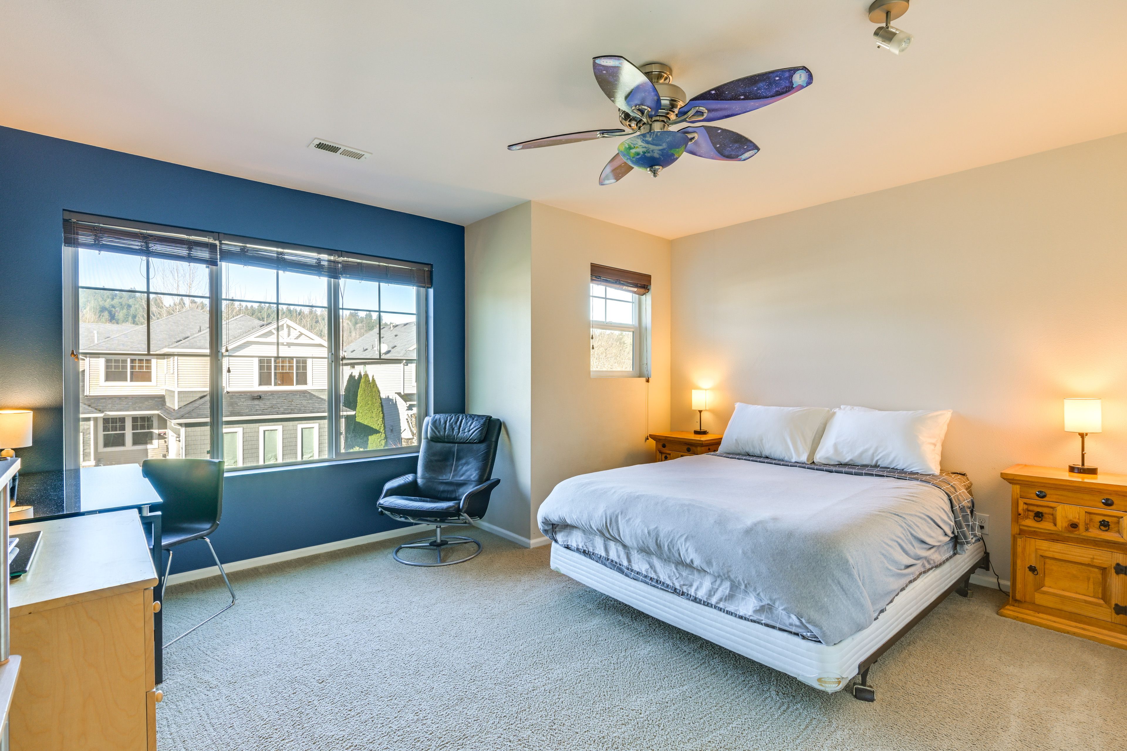 Bedroom 2 | Queen Bed | 2nd Floor | Hangers