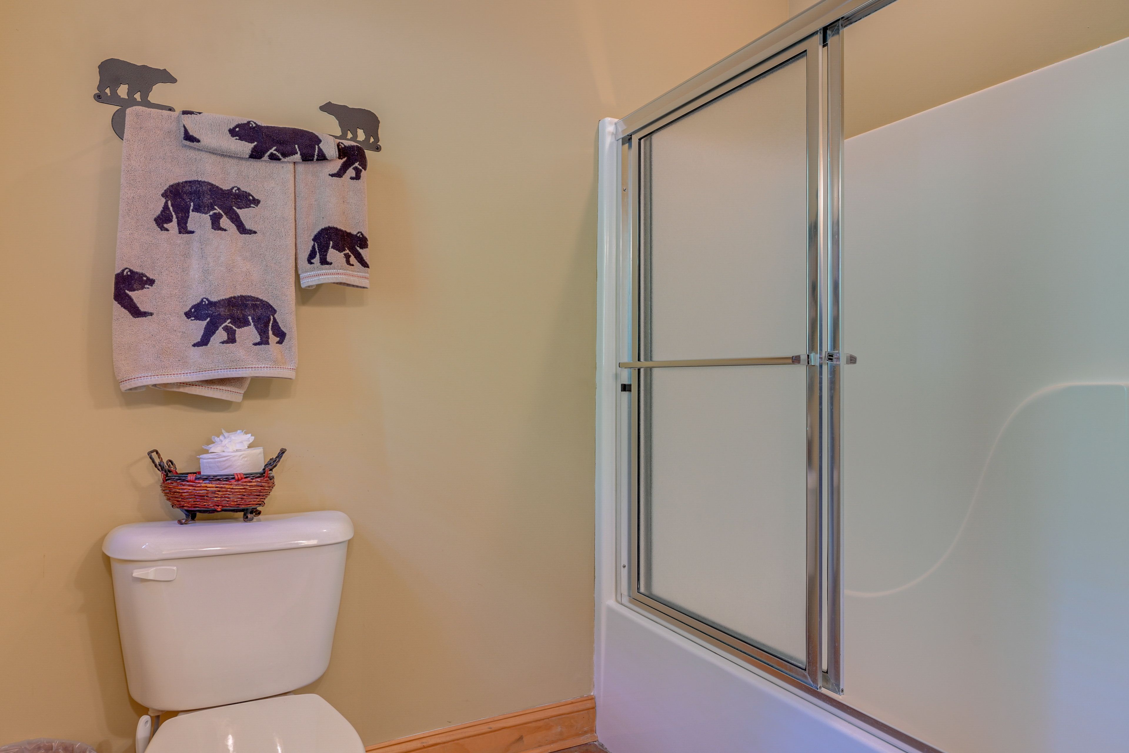 En-Suite Bathroom | Towels Provided | 2nd Floor