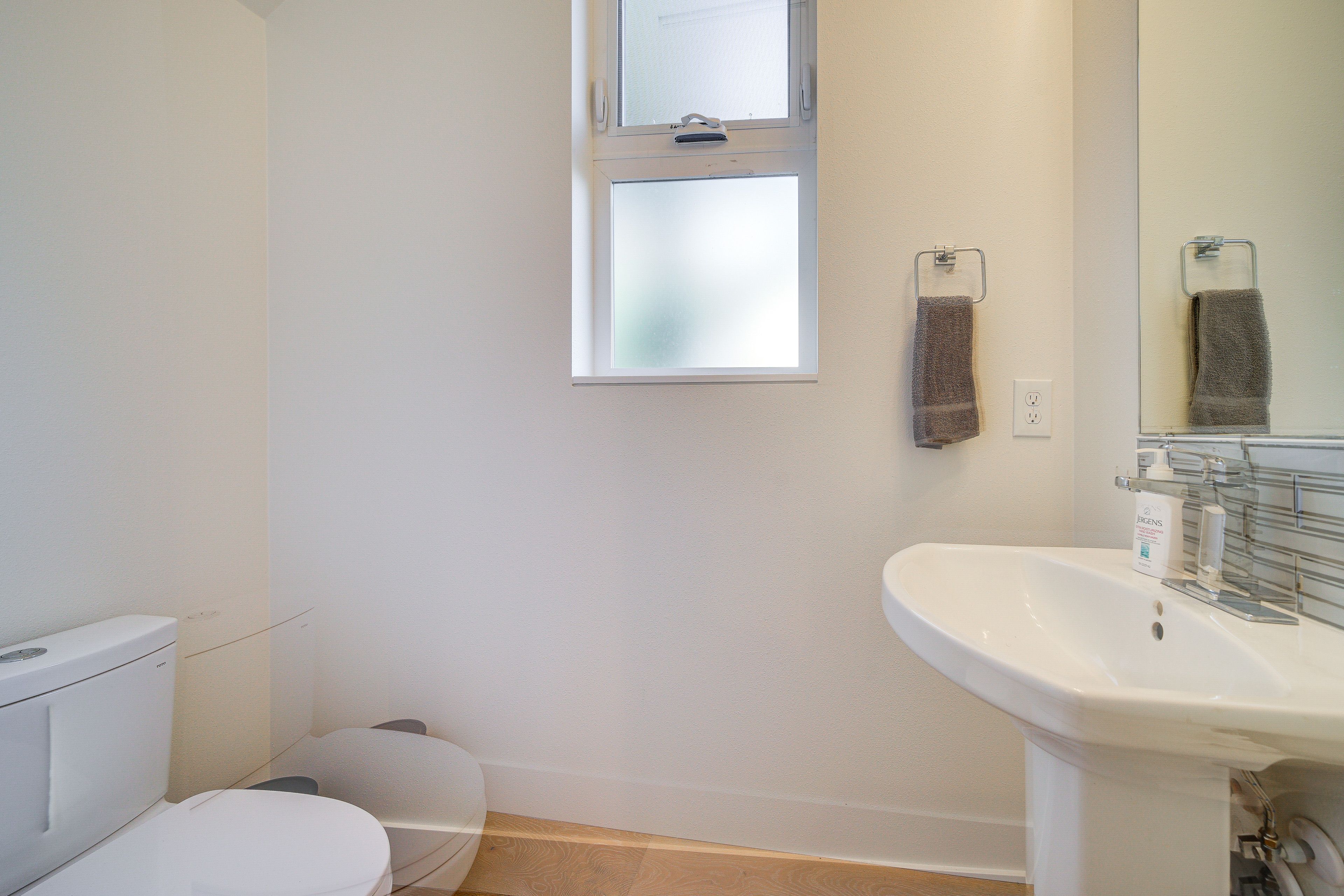 Half Bathroom | 1st Floor