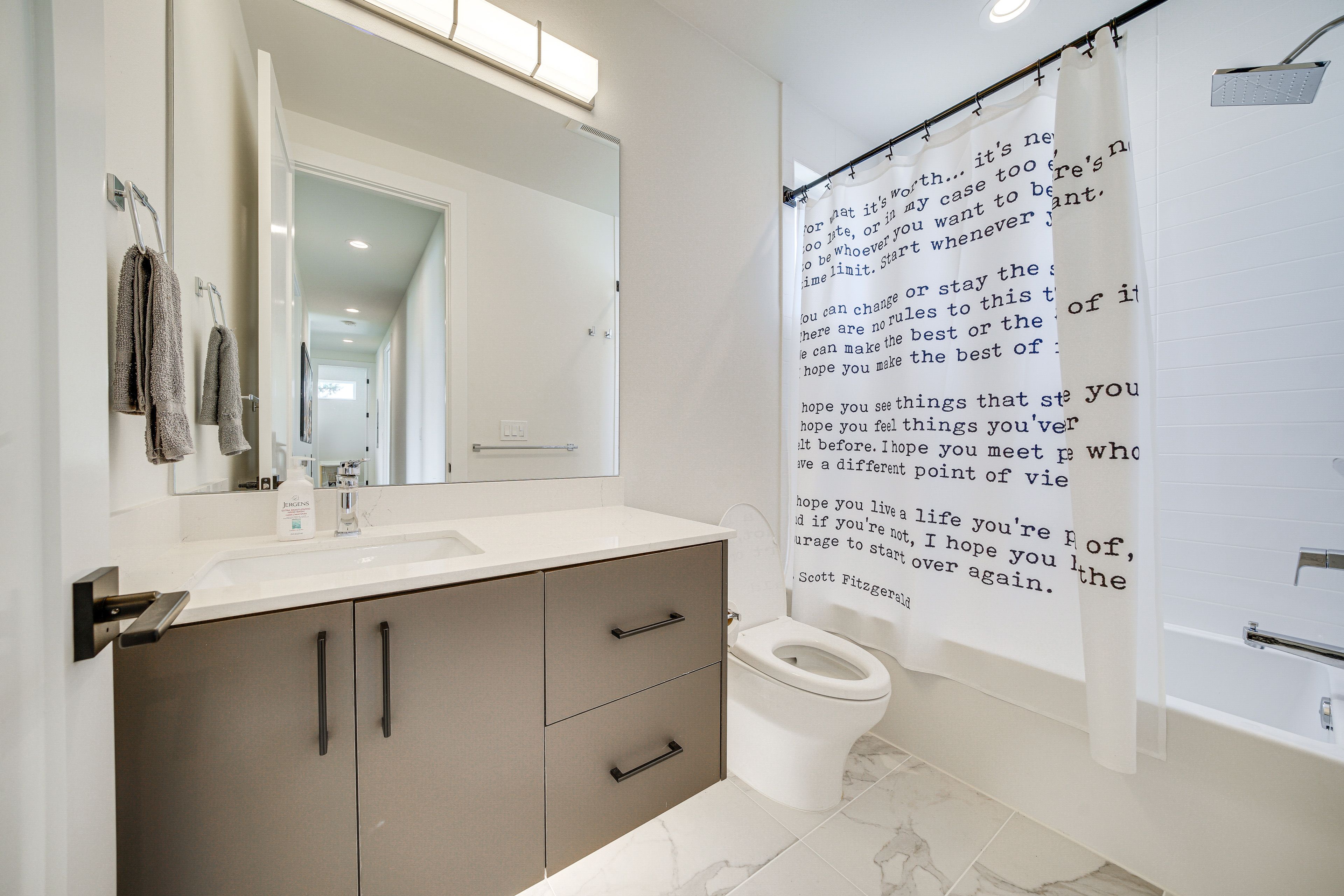 Full Bathroom | 2nd Floor