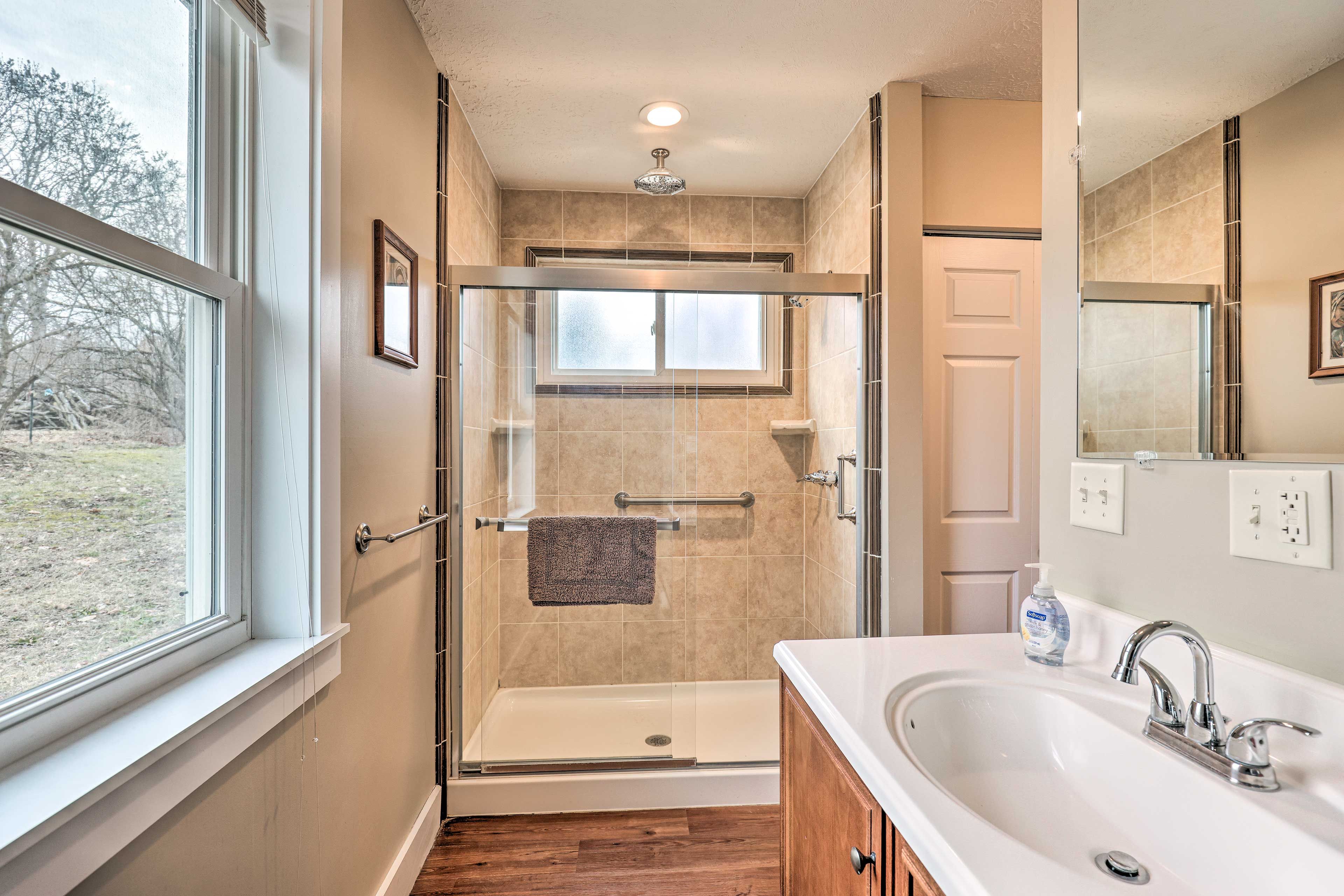 Full Bathroom | 1st Floor | Grab Rails in Shower & Bathroom
