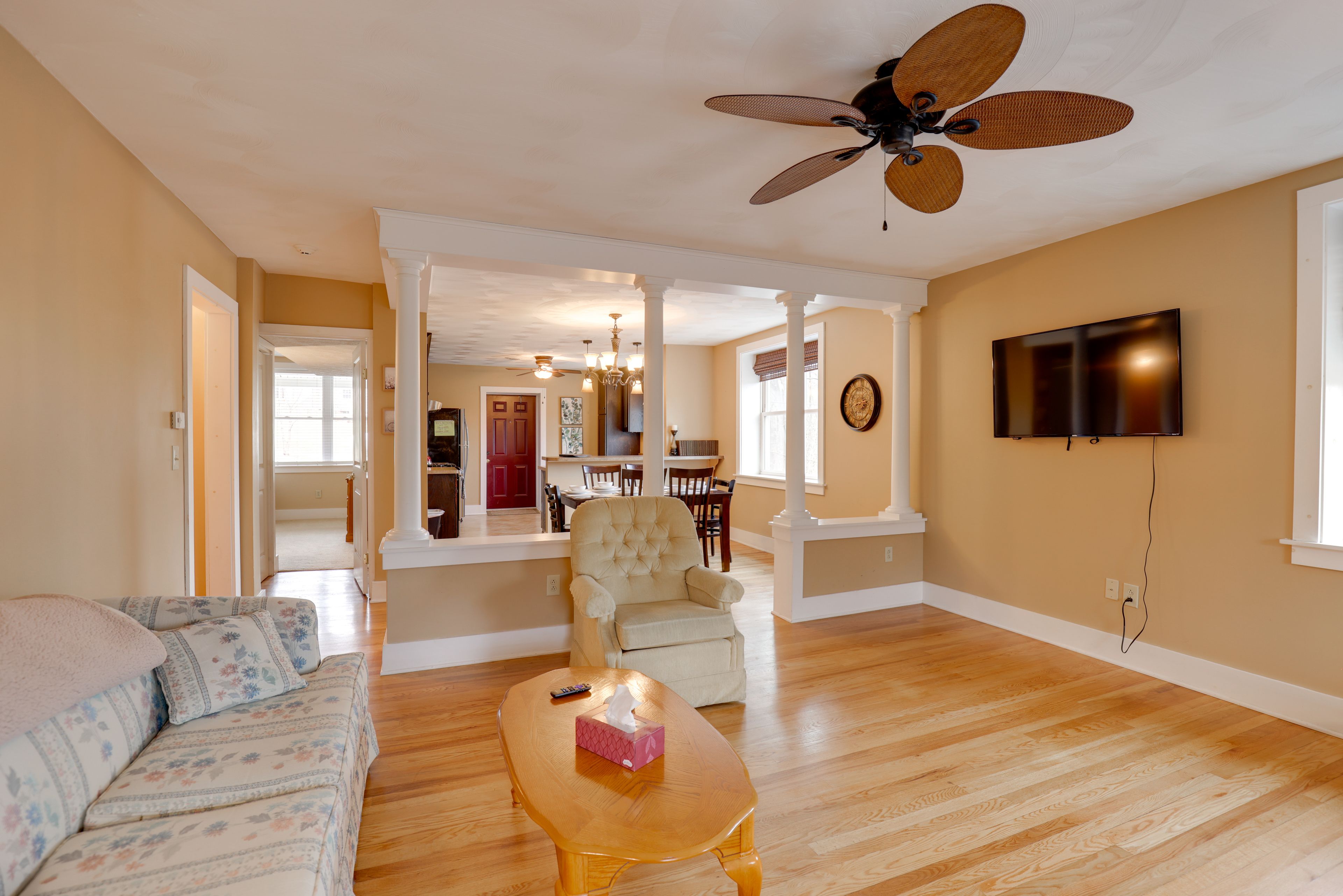 Living Room | Smart TV | Central A/C & Heating