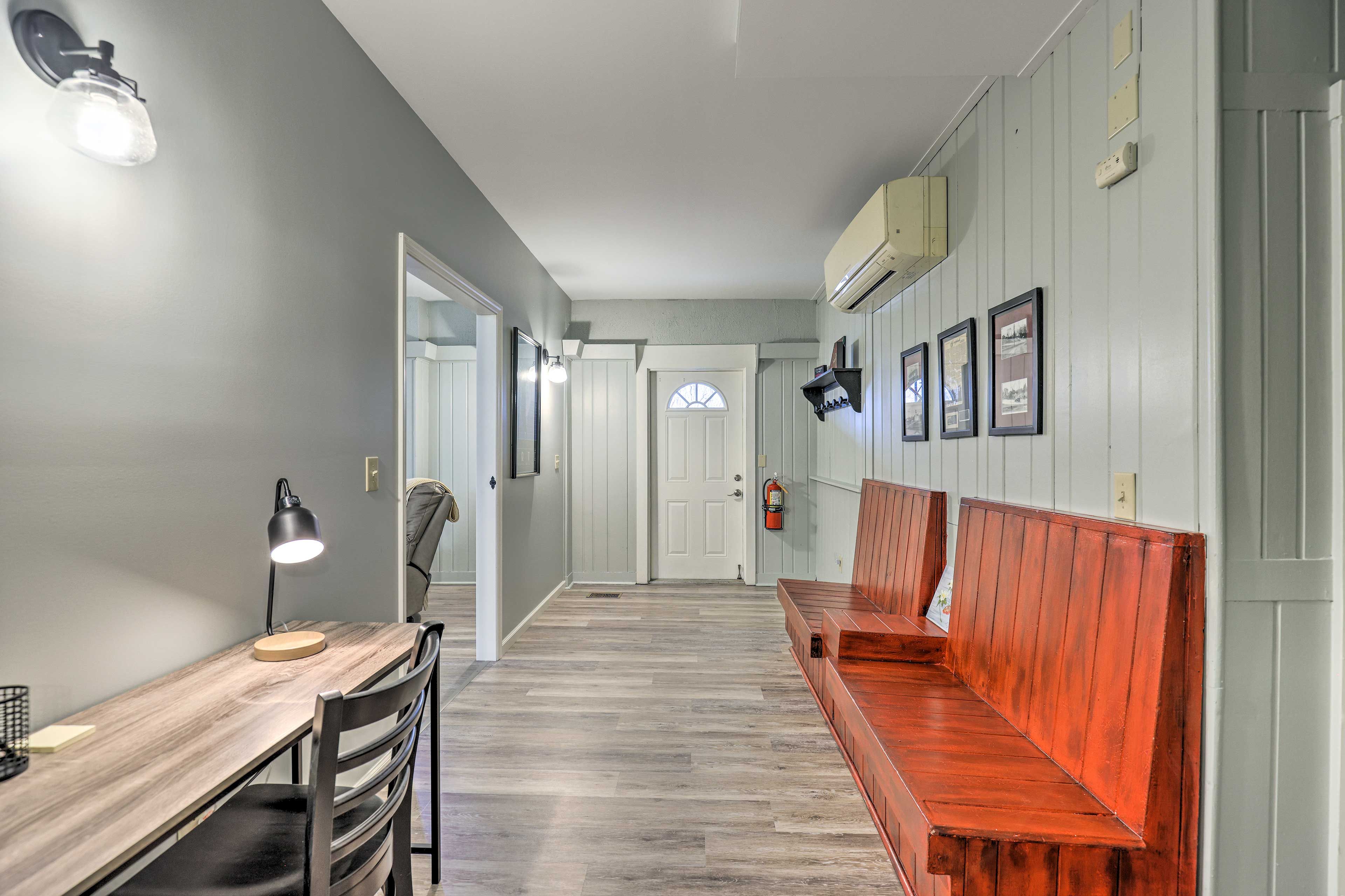 Hallway | Laptop-Friendly Desk