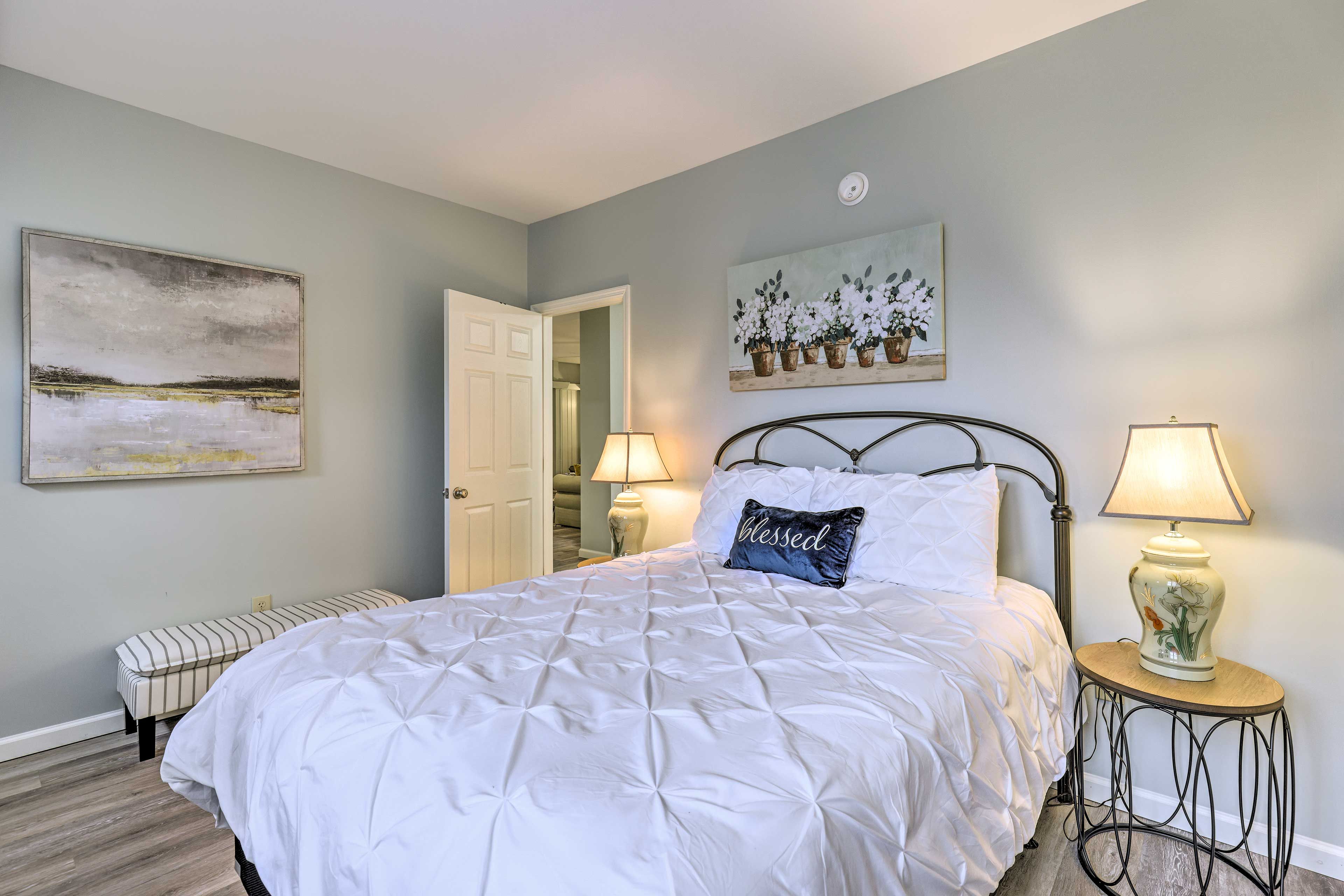 Bedroom 3 | Queen Bed