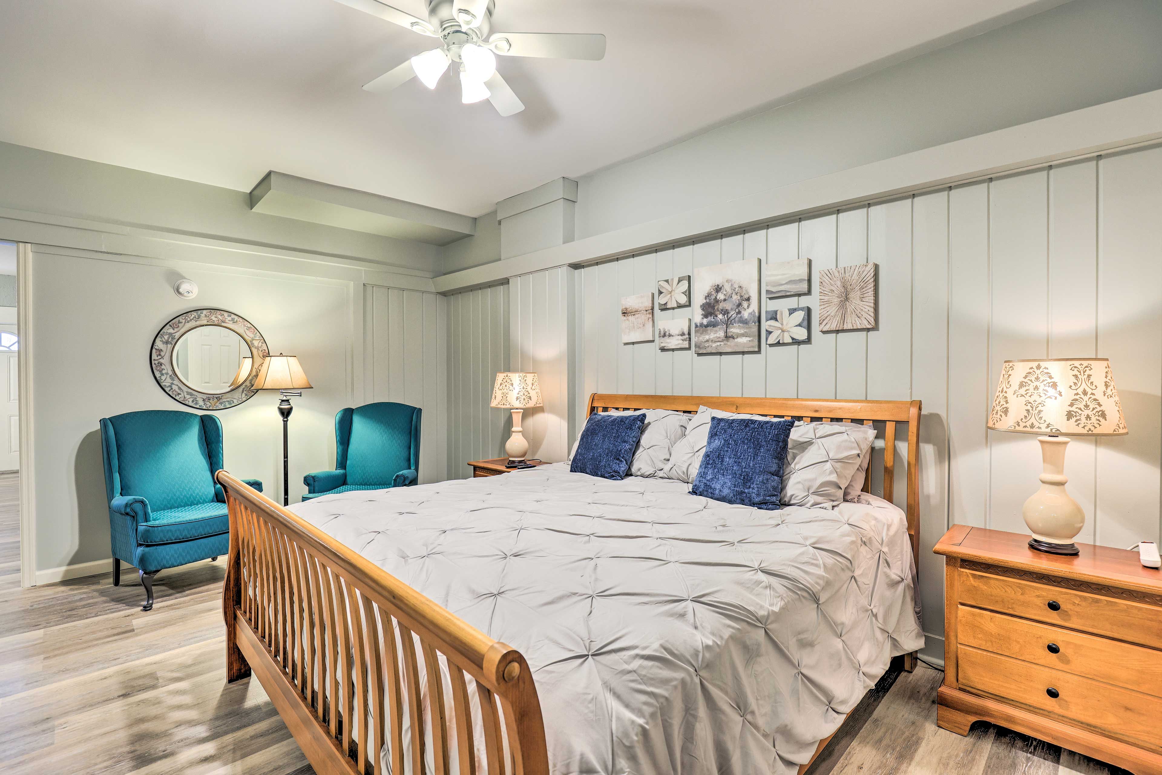 Bedroom 1 | King Bed | Linens Provided