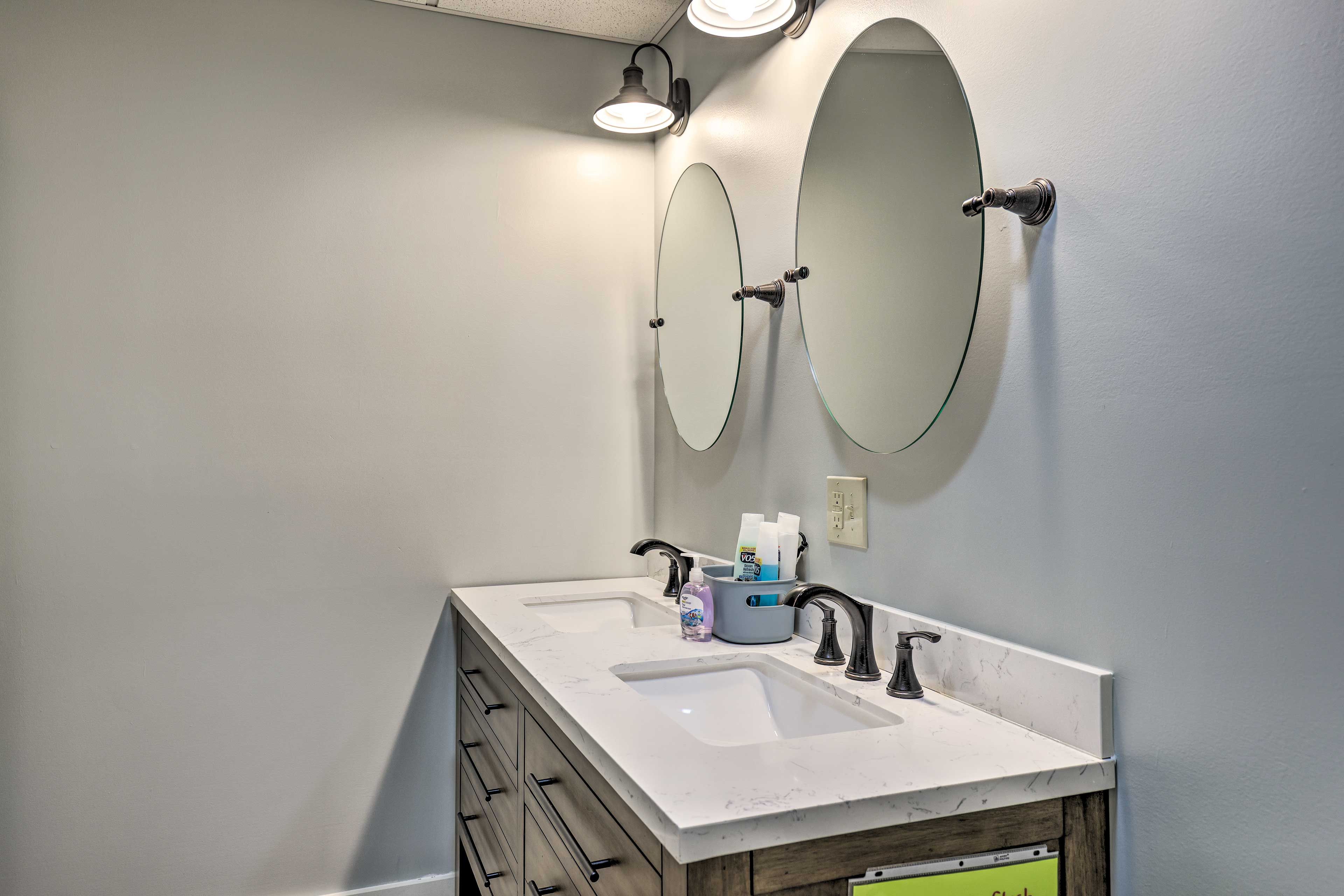 En-Suite Bathroom | Complimentary Toiletries | Hair Dryeres | Towels Provided