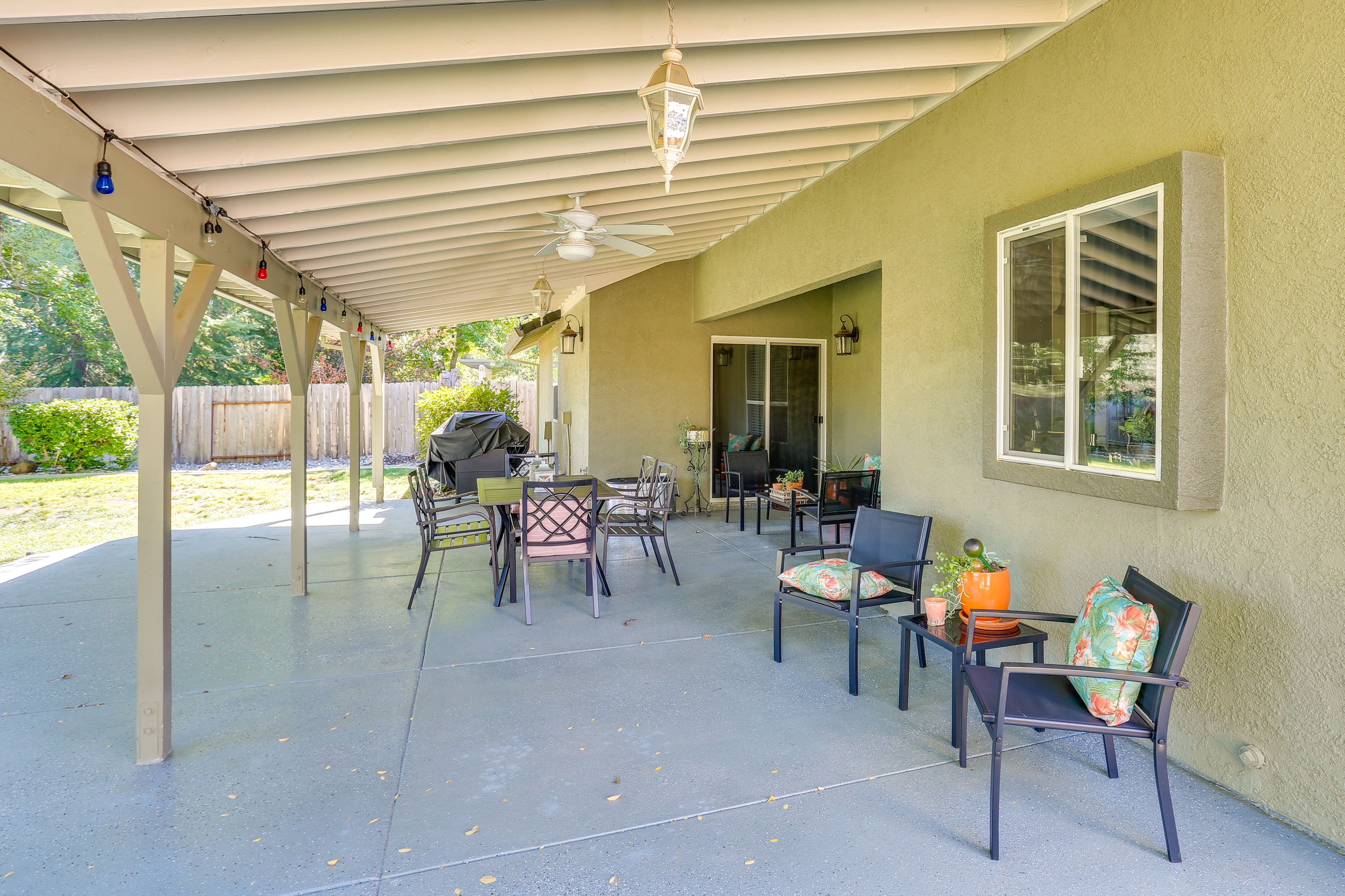 Covered Patio | Gas Grill