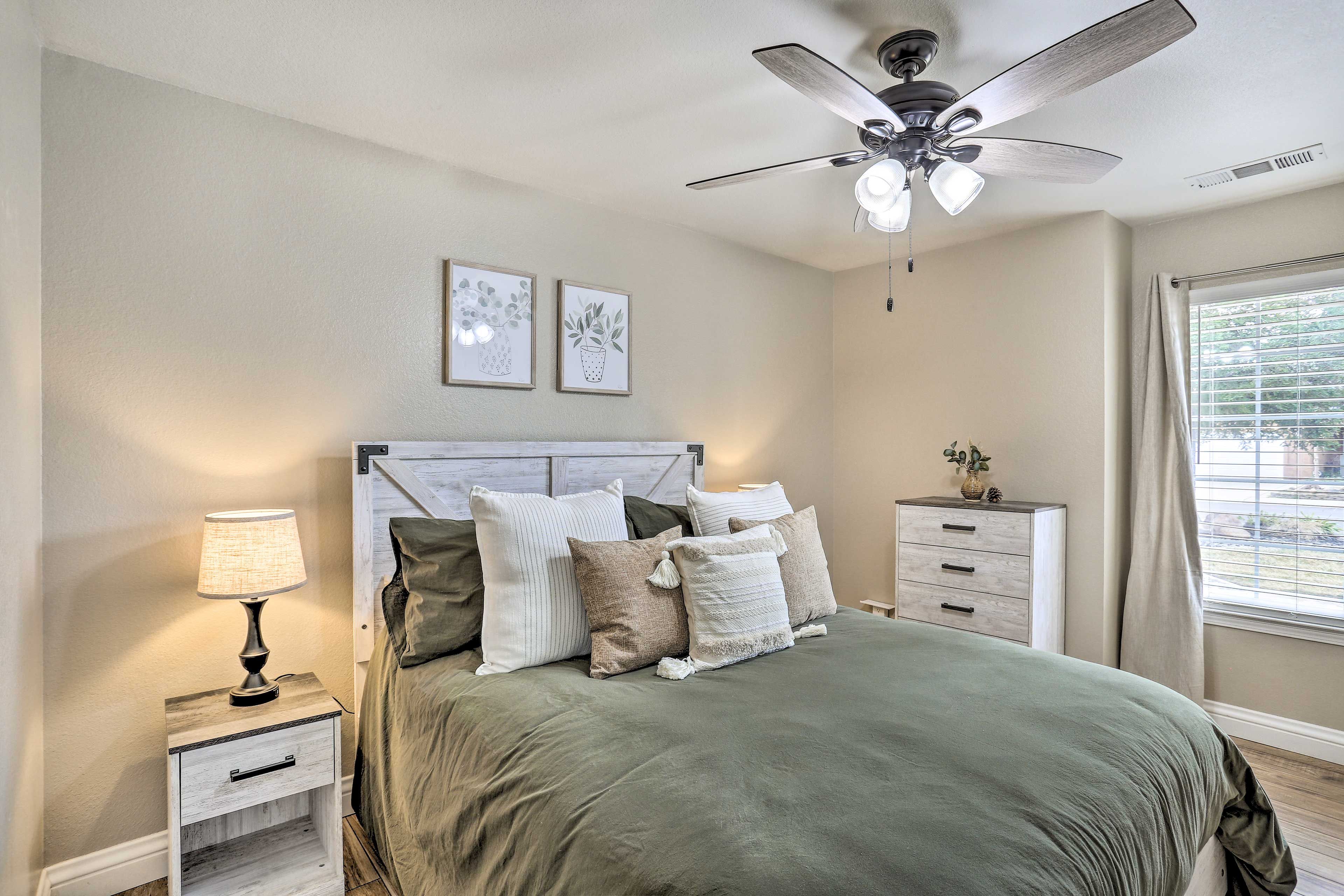 Bedroom 3 | Queen Bed