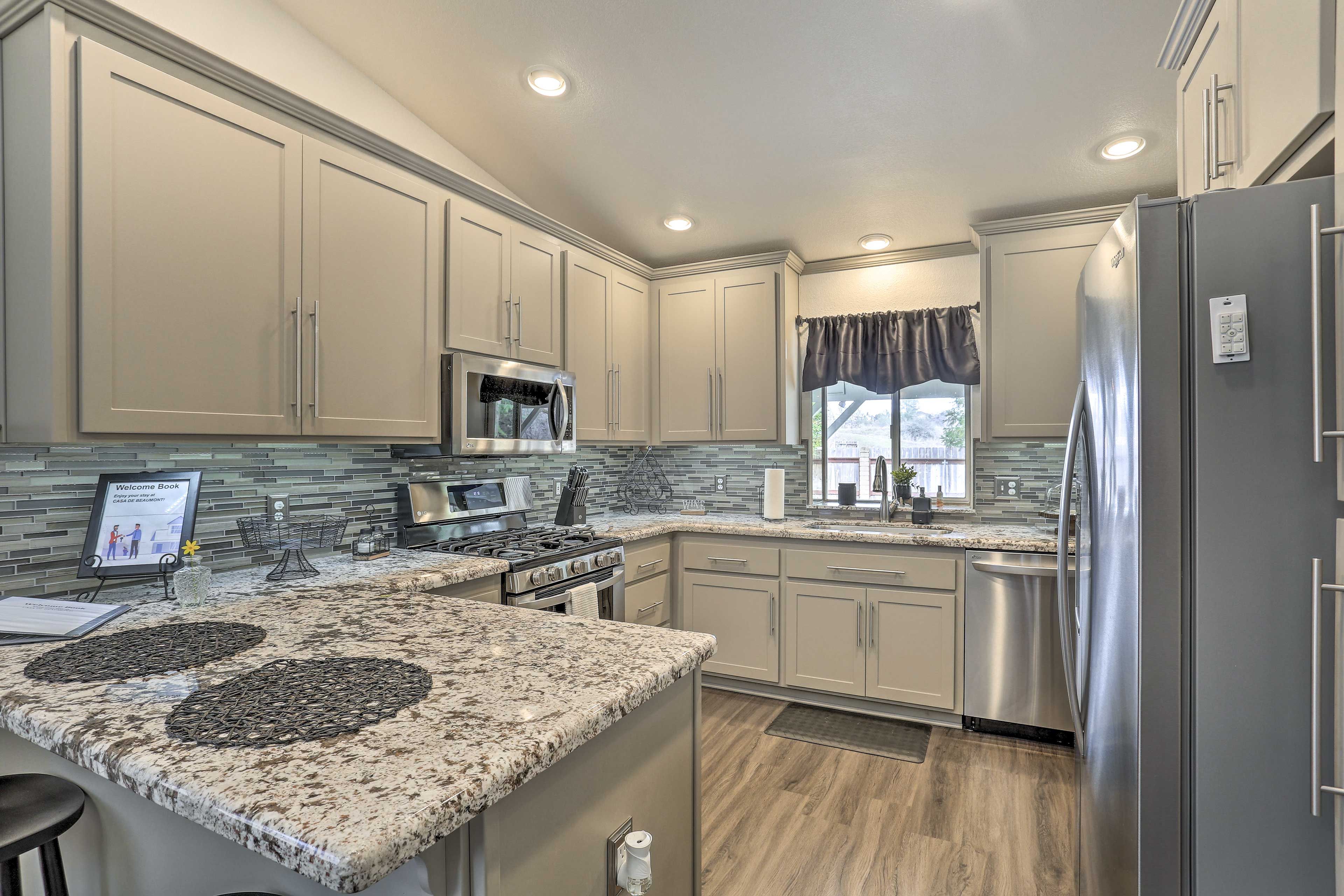 Kitchen | Blender | Toaster | Complimentary Spices | Trash Bags & Paper Towels