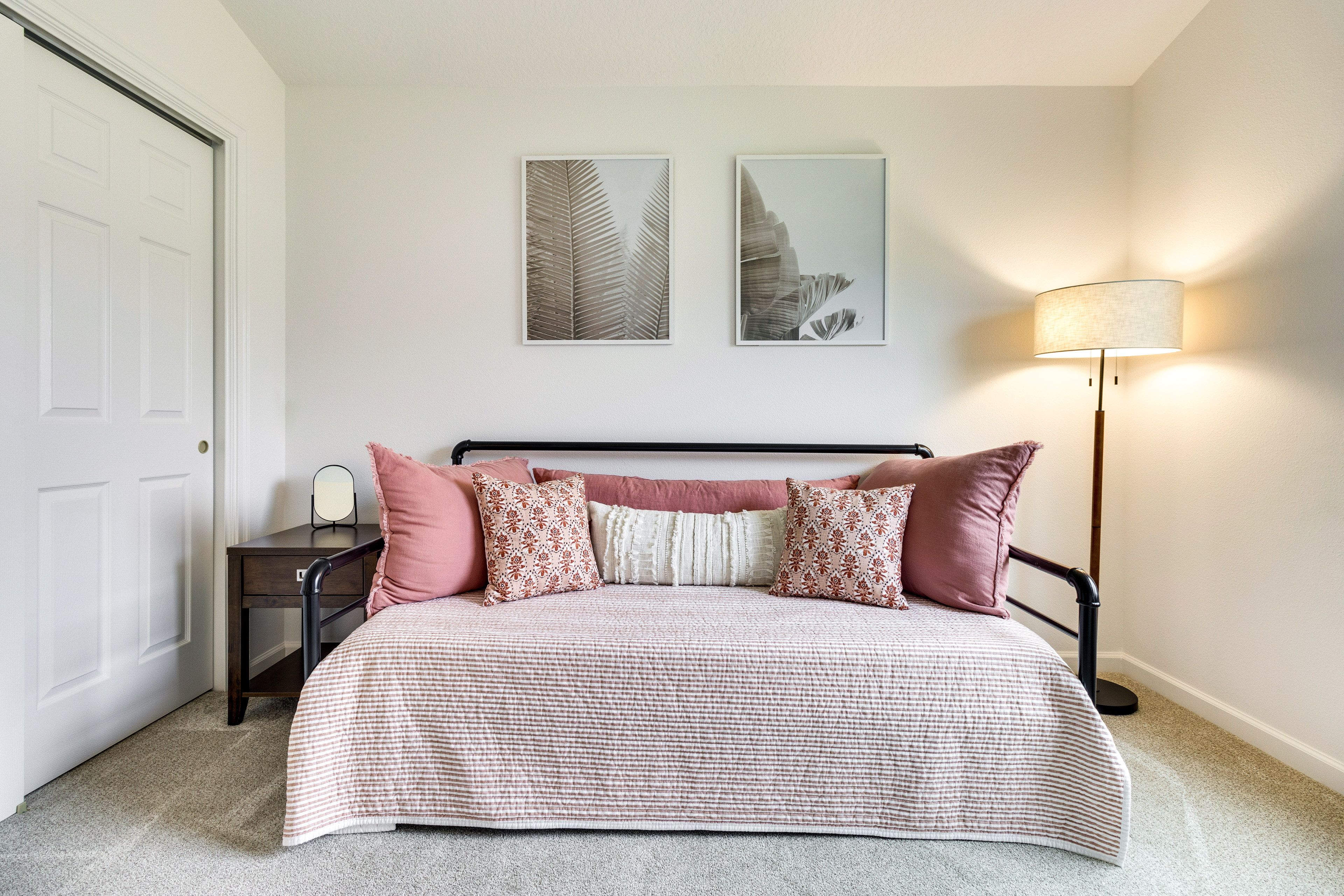 Bedroom 2 | Twin Daybed w/ Twin Trundle